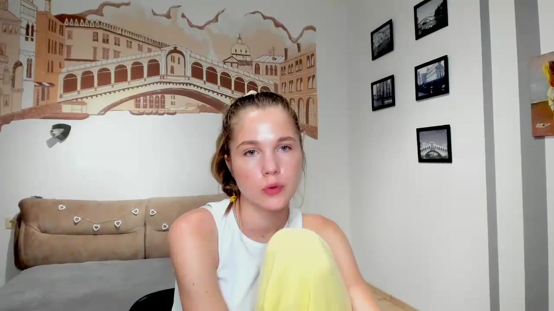 Gallery image thumbnail from Kate_Lewiss's myfreecams stream on, 06/26/2024, 10:31 image 15 of 20