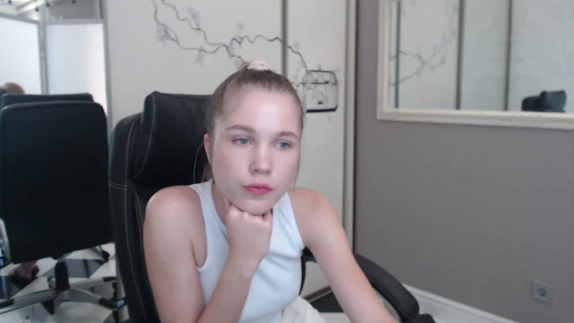 Gallery image thumbnail from Kate_Lewiss's myfreecams stream on, 07/01/2024, 07:55 image 15 of 20