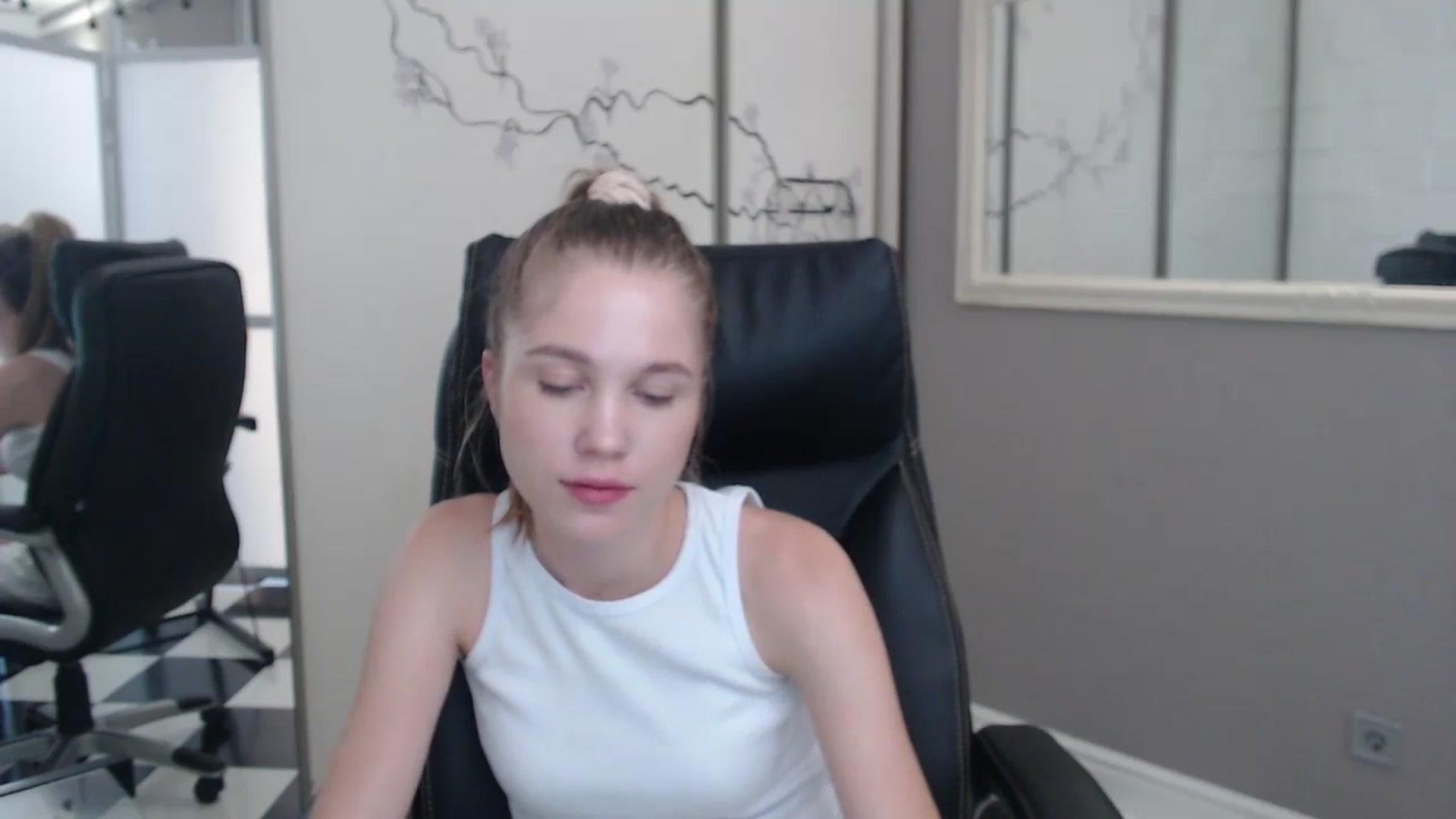 Gallery image thumbnail from Kate_Lewiss's myfreecams stream on, 07/01/2024, 08:35 image 18 of 20