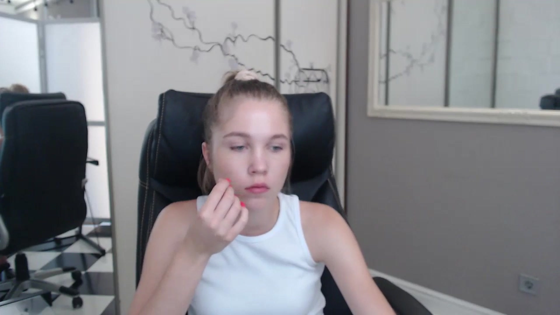 Gallery image thumbnail from Kate_Lewiss's myfreecams stream on, 07/01/2024, 08:35 image 11 of 20