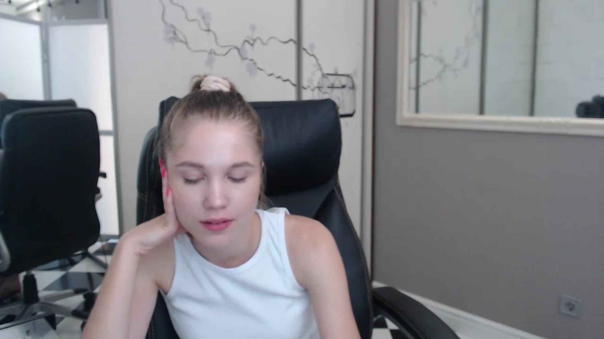 Gallery image thumbnail from Kate_Lewiss's myfreecams stream on, 07/01/2024, 08:35 image 20 of 20