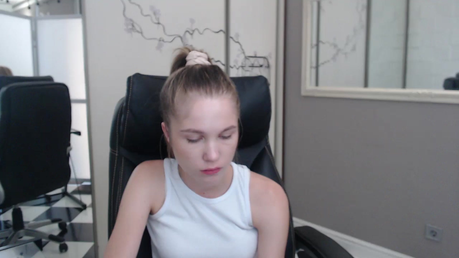 Gallery image thumbnail from Kate_Lewiss's myfreecams stream on, 07/01/2024, 08:35 image 4 of 20