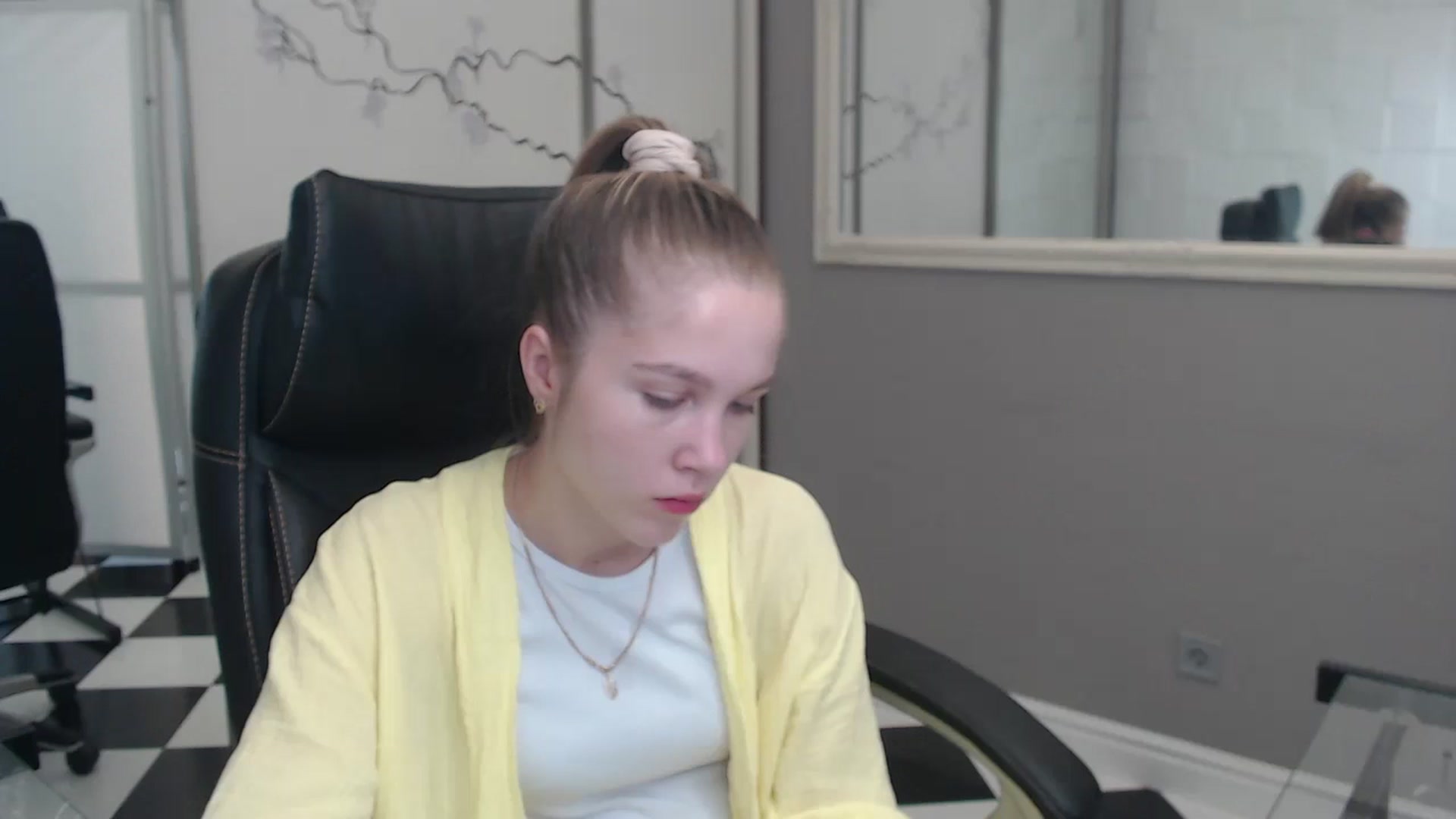 Gallery image thumbnail from Kate_Lewiss's myfreecams stream on, 07/08/2024, 06:34 image 16 of 20