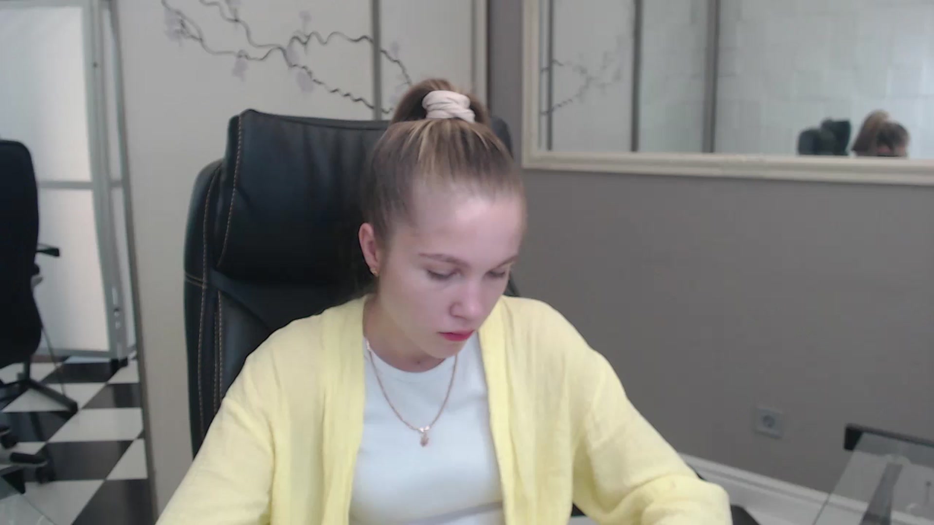 Gallery image thumbnail from Kate_Lewiss's myfreecams stream on, 07/08/2024, 07:43 image 2 of 20