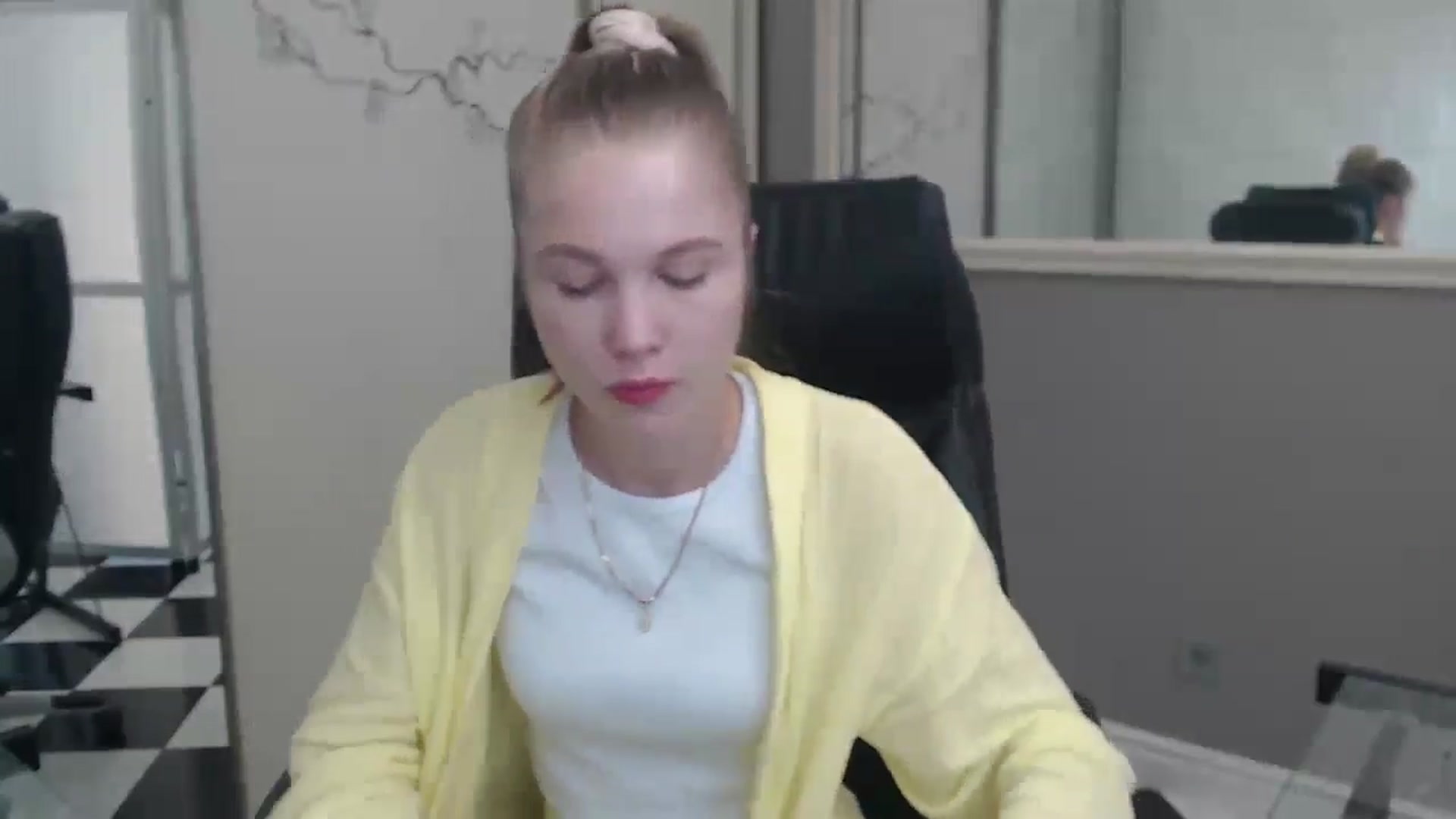 Gallery image thumbnail from Kate_Lewiss's myfreecams stream on, 07/08/2024, 07:43 image 14 of 20