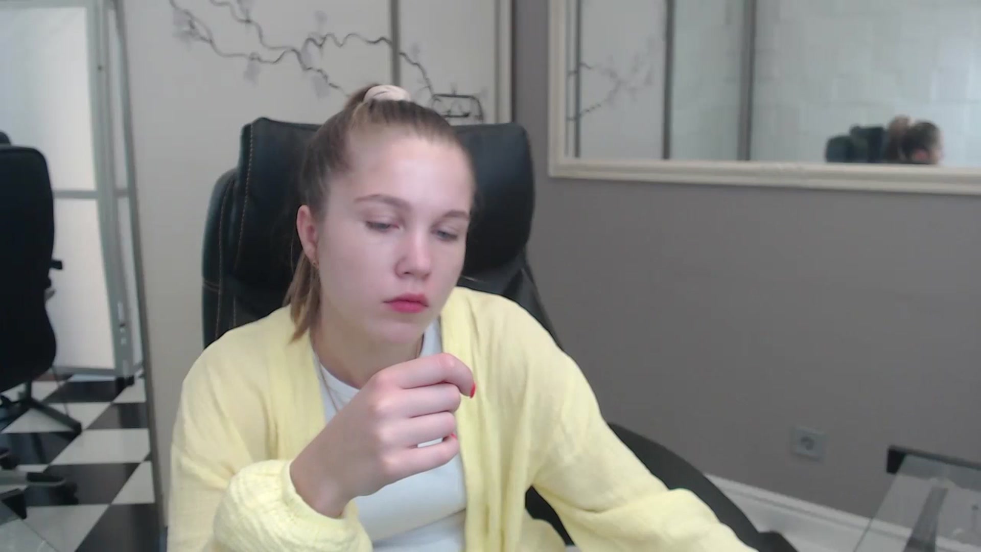 Gallery image thumbnail from Kate_Lewiss's myfreecams stream on, 07/08/2024, 07:43 image 4 of 20