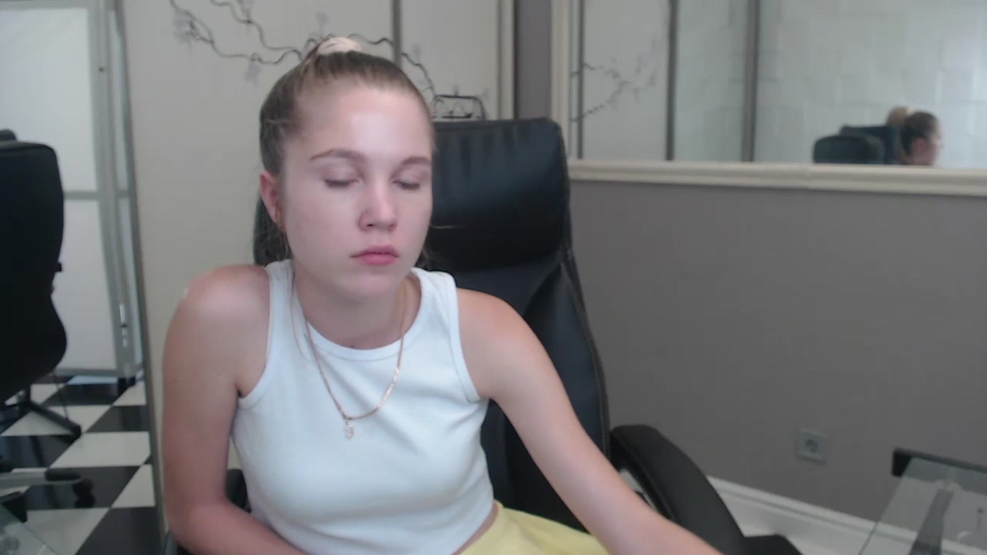 Gallery image thumbnail from Kate_Lewiss's myfreecams stream on, 07/08/2024, 10:17 image 20 of 20