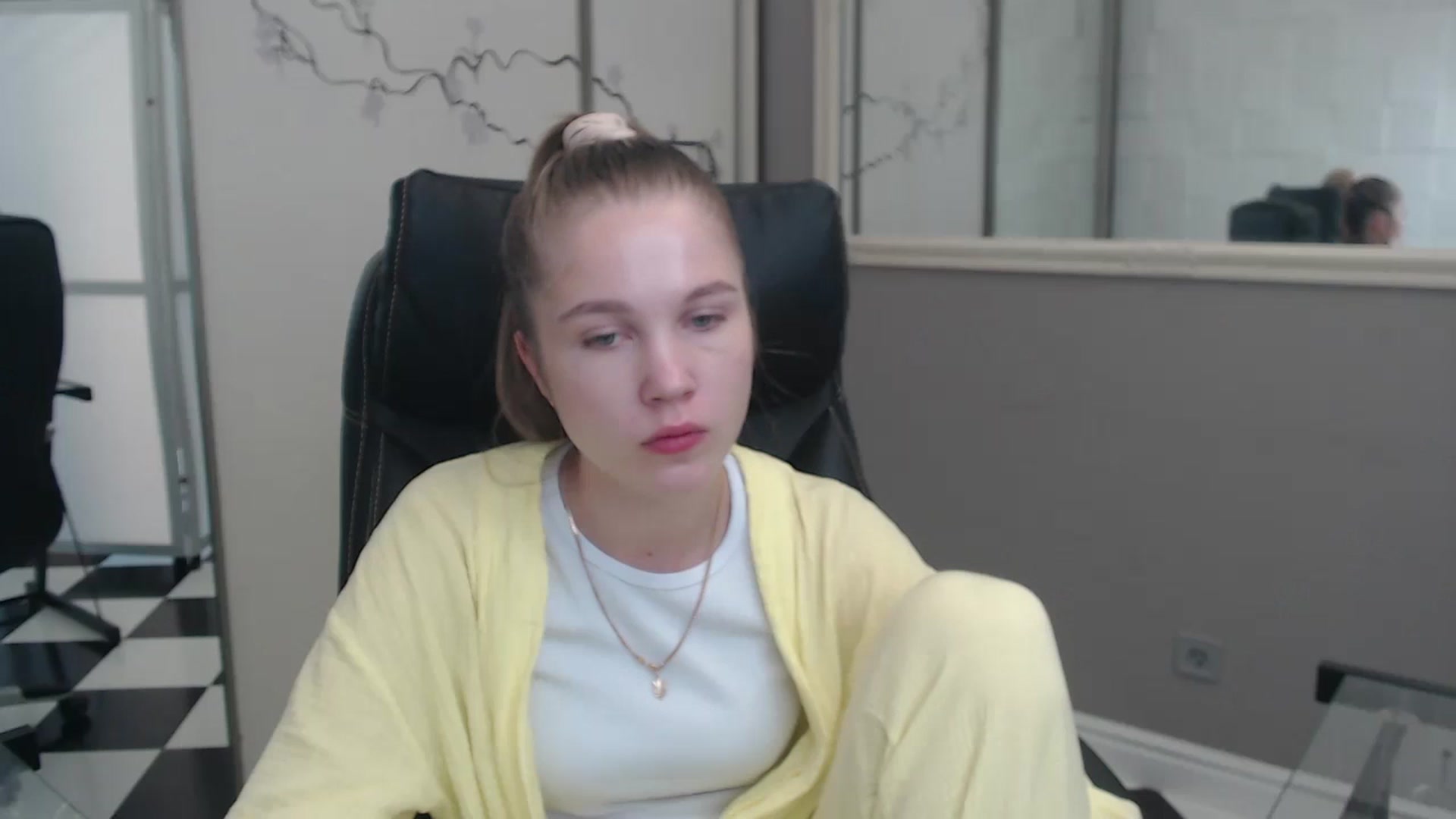 Gallery image thumbnail from Kate_Lewiss's myfreecams stream on, 07/08/2024, 10:17 image 2 of 20