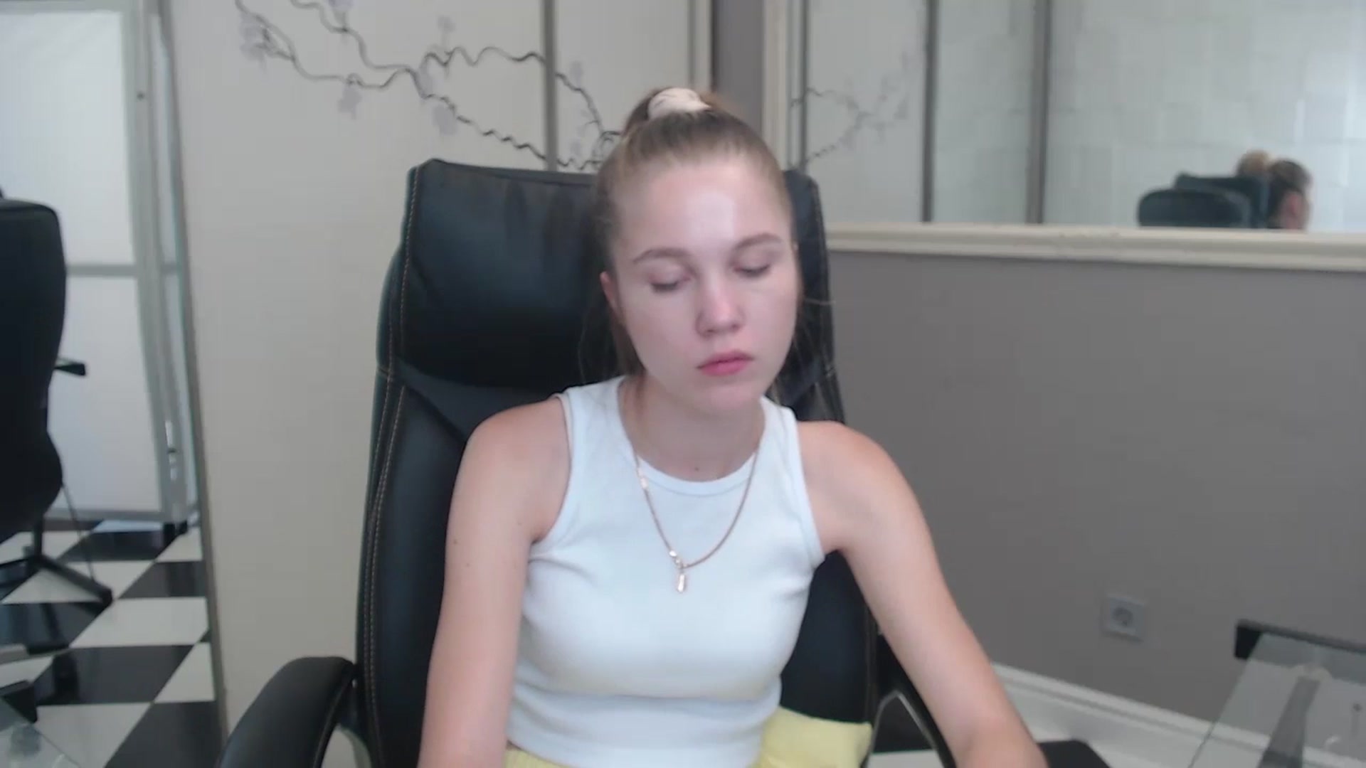 Gallery image thumbnail from Kate_Lewiss's myfreecams stream on, 07/08/2024, 10:17 image 19 of 20