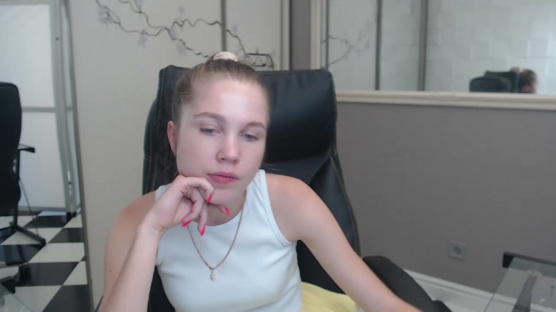 Gallery image thumbnail from Kate_Lewiss's myfreecams stream on, 07/08/2024, 10:17 image 18 of 20