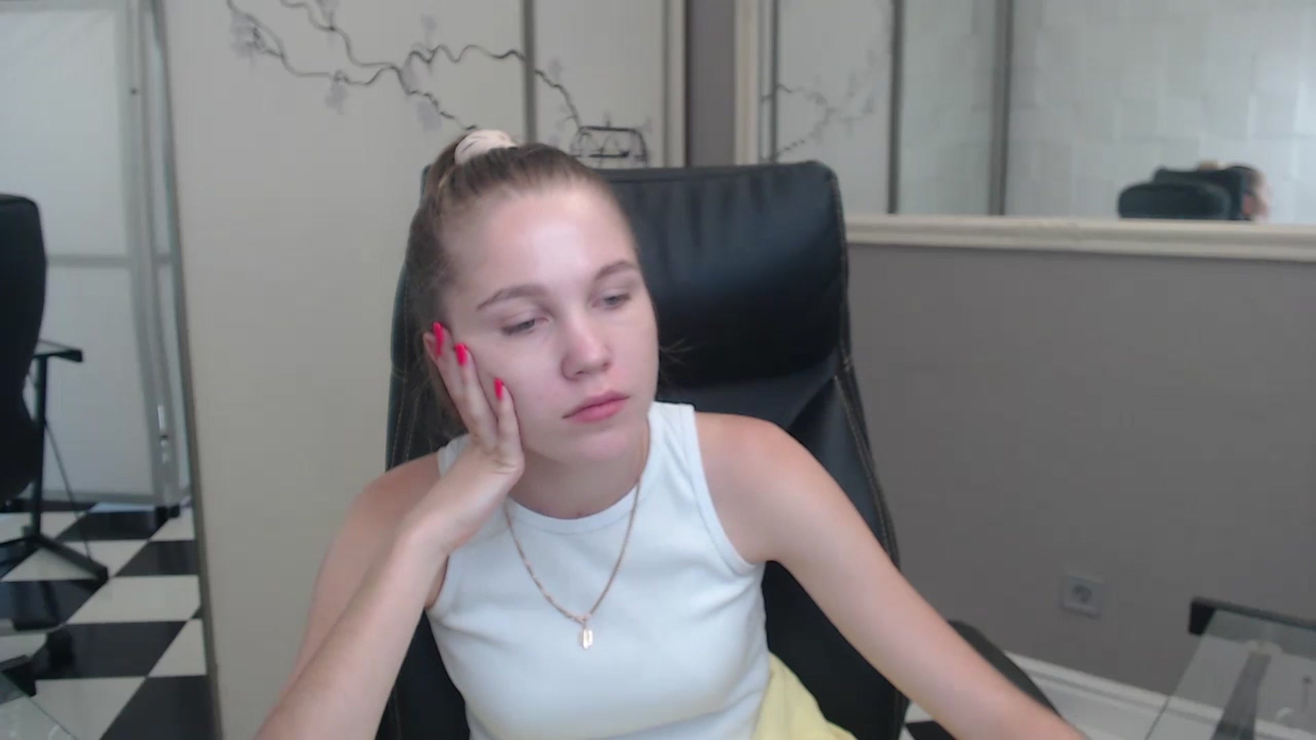 Gallery image thumbnail from Kate_Lewiss's myfreecams stream on, 07/08/2024, 11:02 image 15 of 20