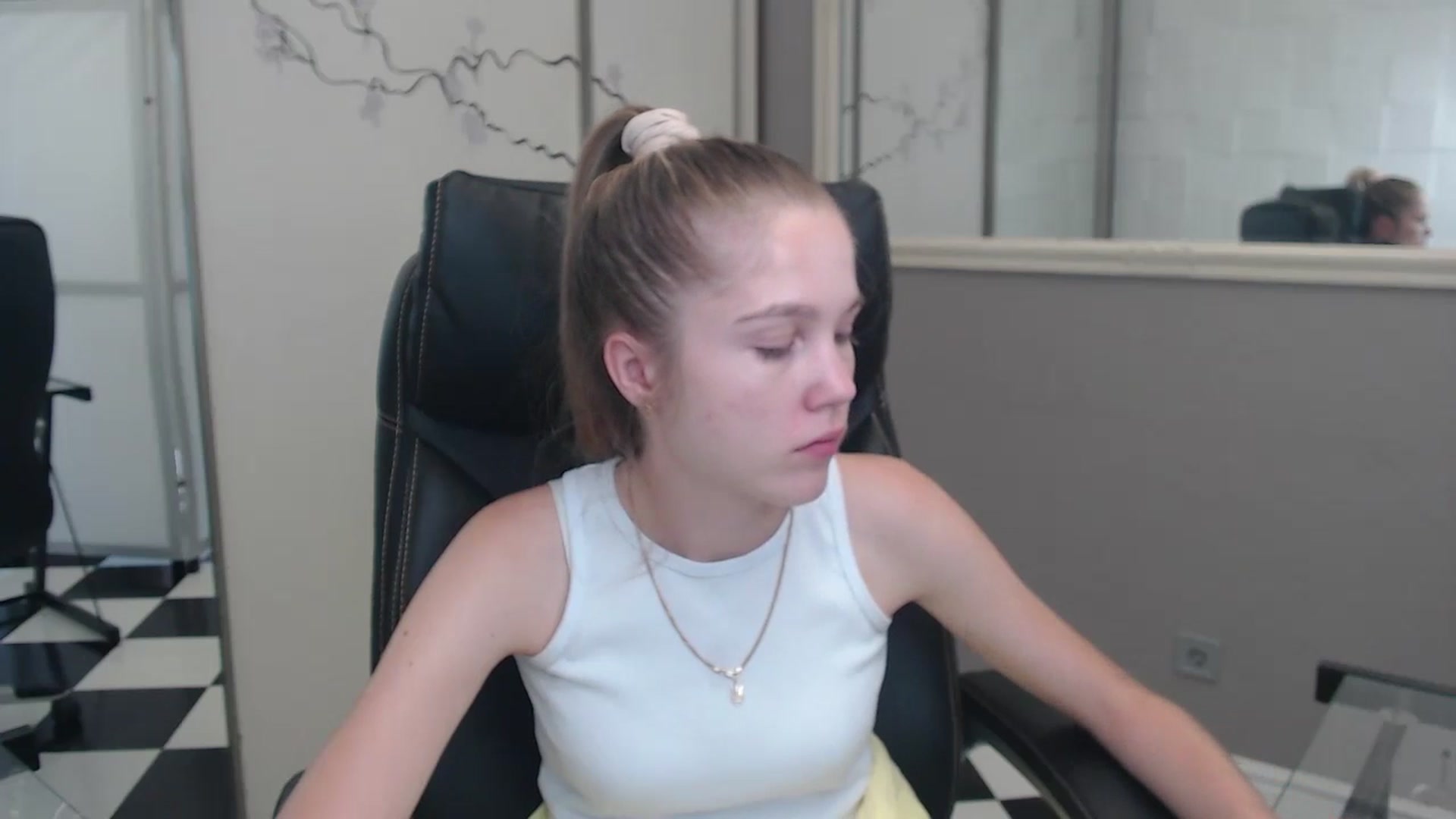 Gallery image thumbnail from Kate_Lewiss's myfreecams stream on, 07/08/2024, 11:02 image 18 of 20