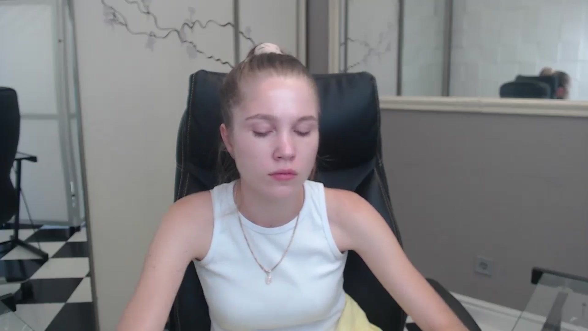 Gallery image thumbnail from Kate_Lewiss's myfreecams stream on, 07/08/2024, 11:02 image 12 of 20
