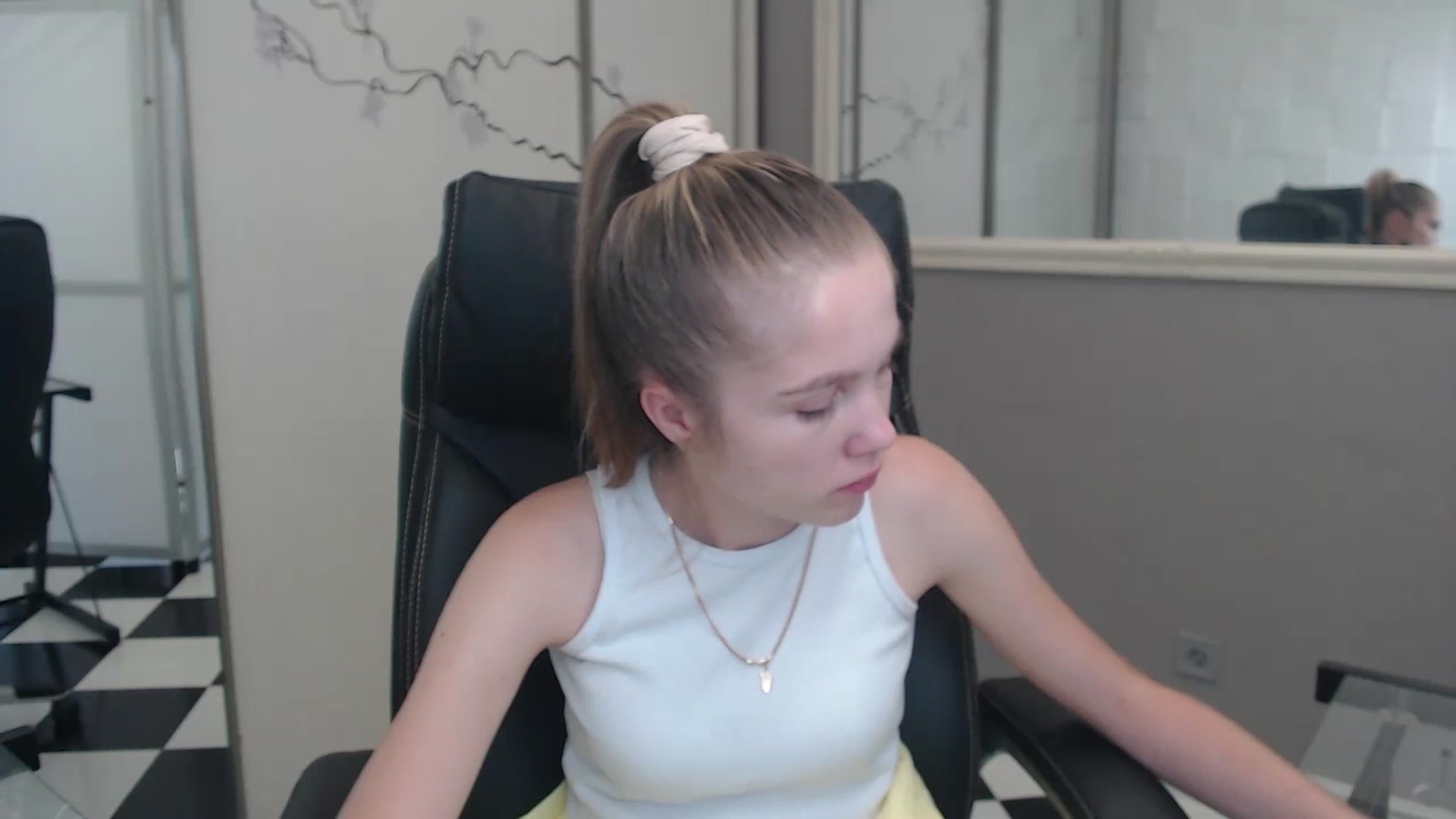 Gallery image thumbnail from Kate_Lewiss's myfreecams stream on, 07/08/2024, 11:02 image 17 of 20