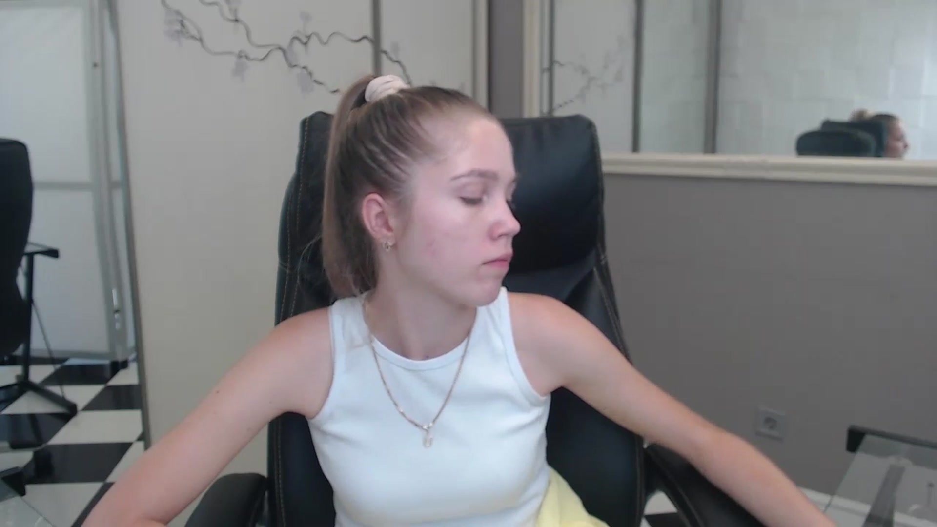 Gallery image thumbnail from Kate_Lewiss's myfreecams stream on, 07/08/2024, 11:02 image 13 of 20