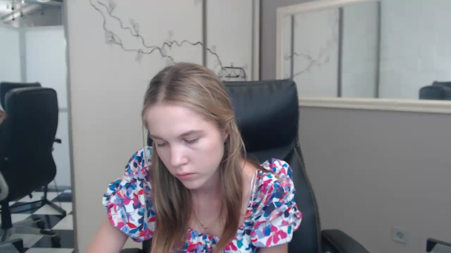 Gallery image thumbnail from Kate_Lewiss's myfreecams stream on, 07/10/2024, 10:10 image 18 of 20