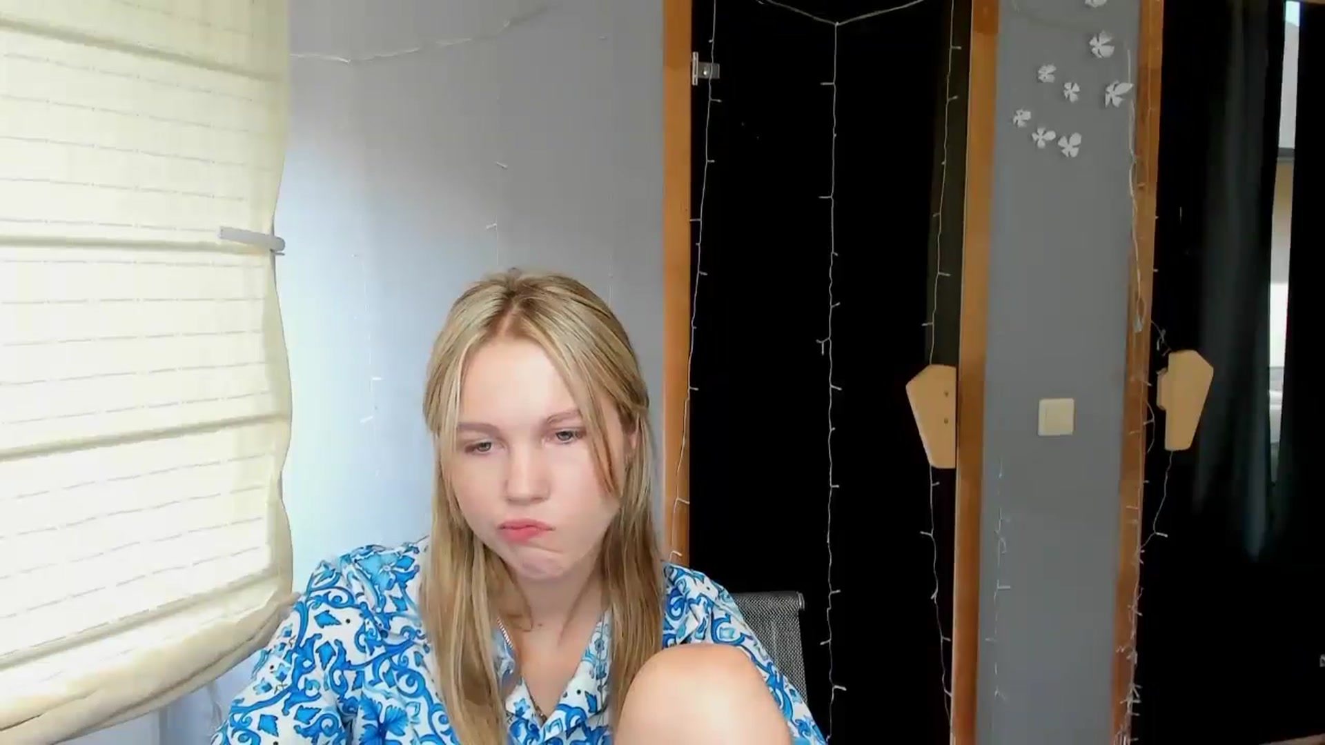 Gallery image thumbnail from Kate_Lewiss's myfreecams stream on, 08/04/2024, 10:13 image 6 of 20