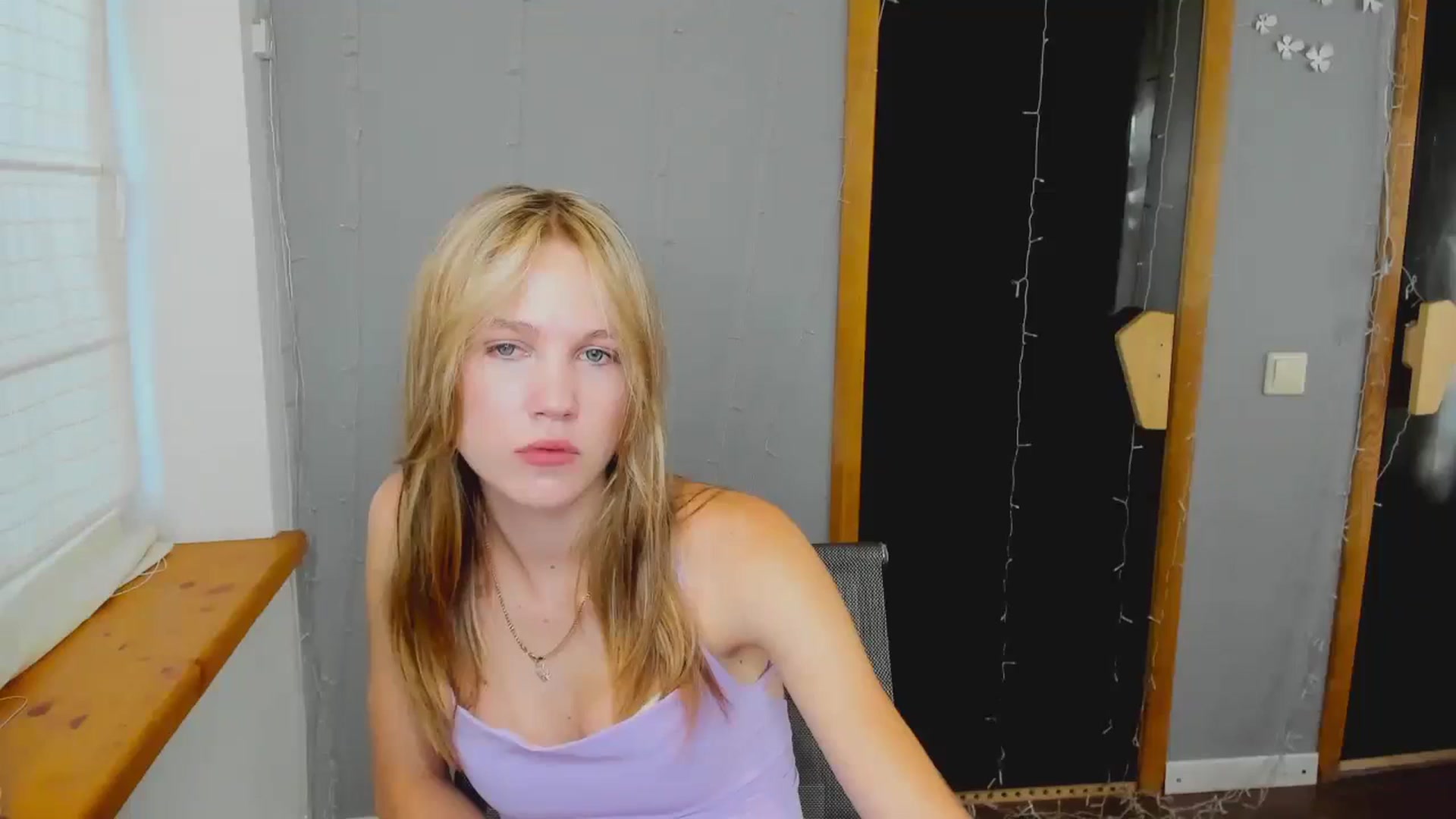Gallery image thumbnail from Kate_Lewiss's myfreecams stream on, 08/08/2024, 06:05 image 16 of 20