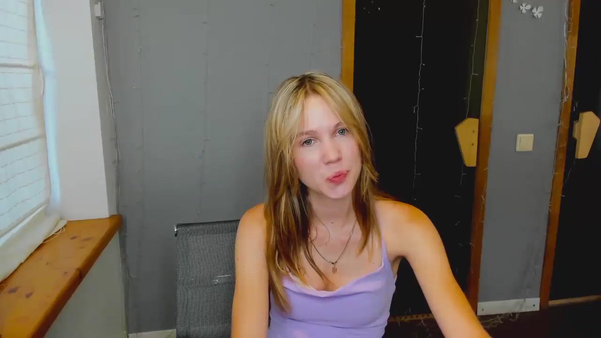 Gallery image thumbnail from Kate_Lewiss's myfreecams stream on, 08/08/2024, 09:58 image 15 of 20