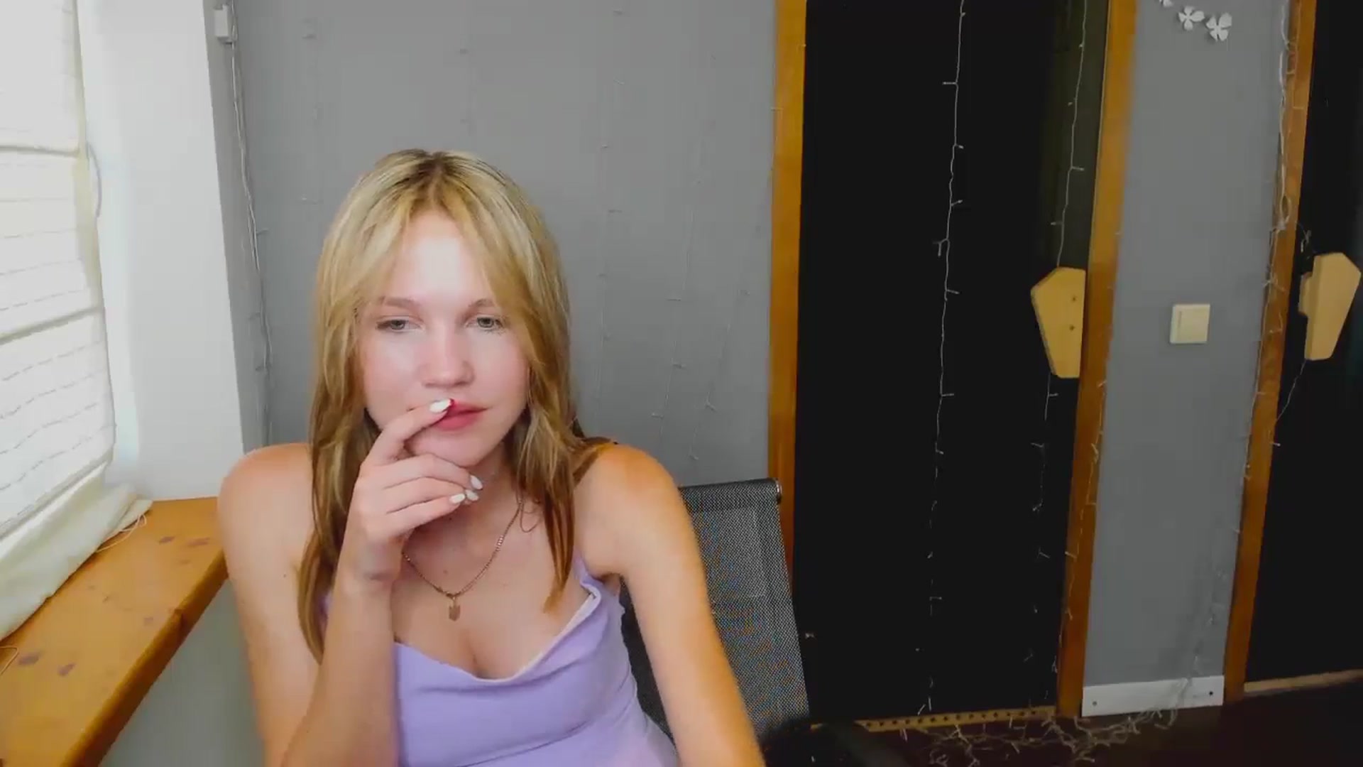 Gallery image thumbnail from Kate_Lewiss's myfreecams stream on, 08/08/2024, 09:58 image 5 of 20