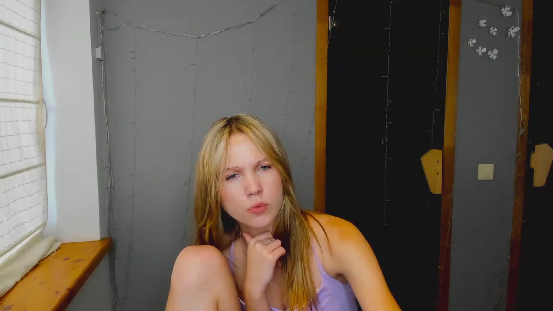 Gallery image thumbnail from Kate_Lewiss's myfreecams stream on, 08/08/2024, 10:20 image 17 of 20