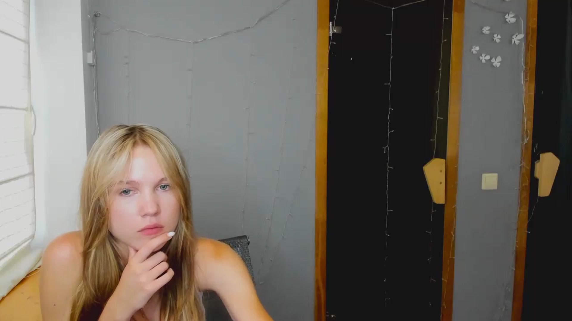 Gallery image thumbnail from Kate_Lewiss's myfreecams stream on, 08/08/2024, 11:02 image 15 of 20