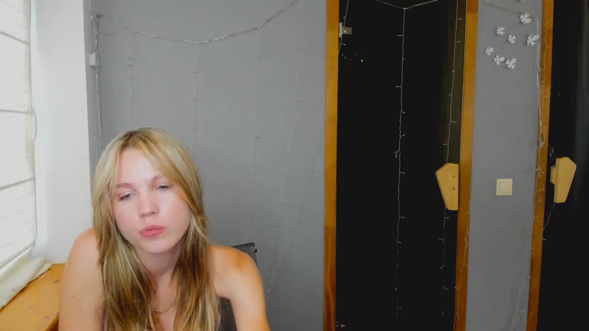 Gallery image thumbnail from Kate_Lewiss's myfreecams stream on, 08/08/2024, 11:02 image 18 of 20
