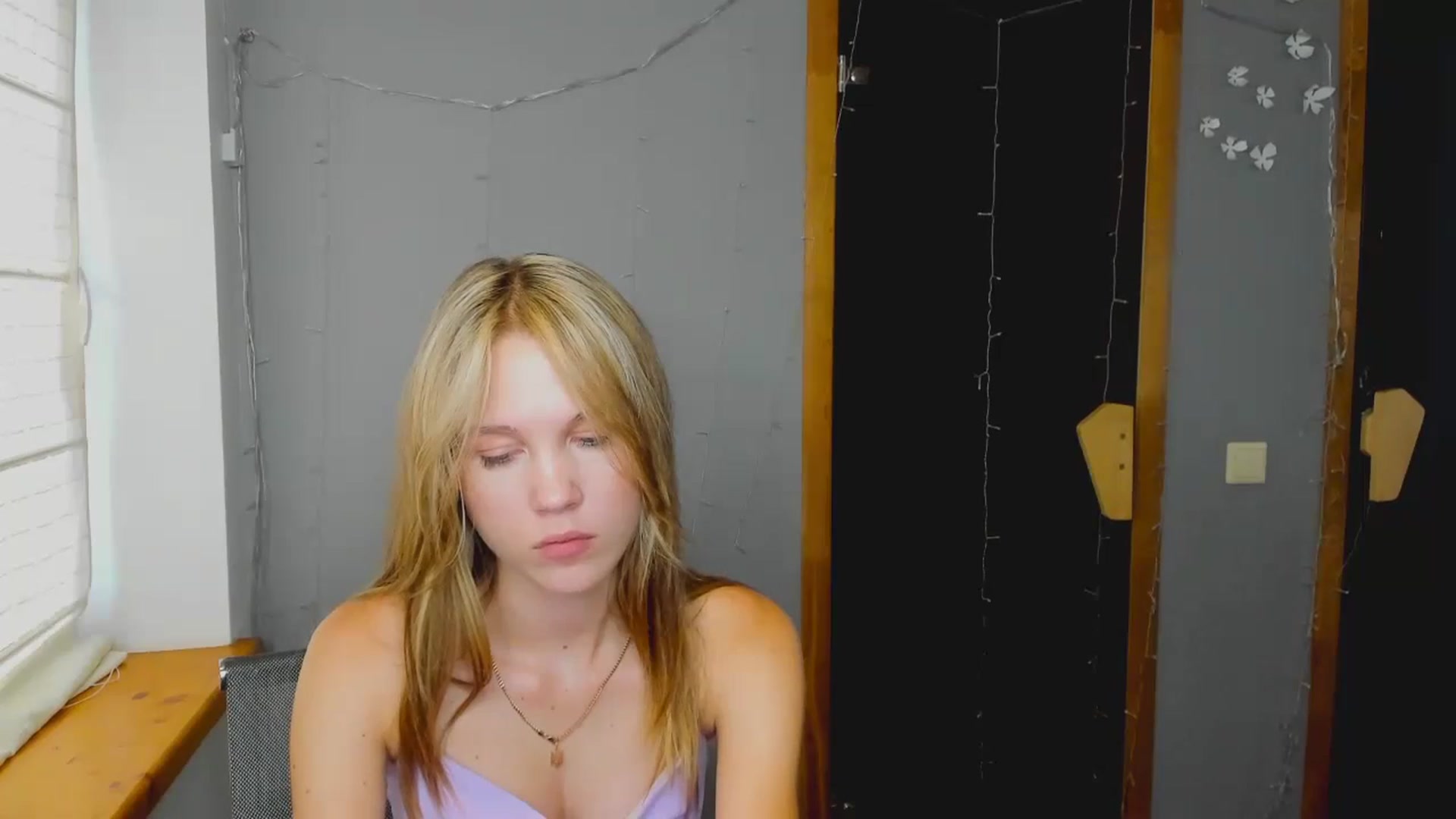 Gallery image thumbnail from Kate_Lewiss's myfreecams stream on, 08/08/2024, 11:02 image 12 of 20