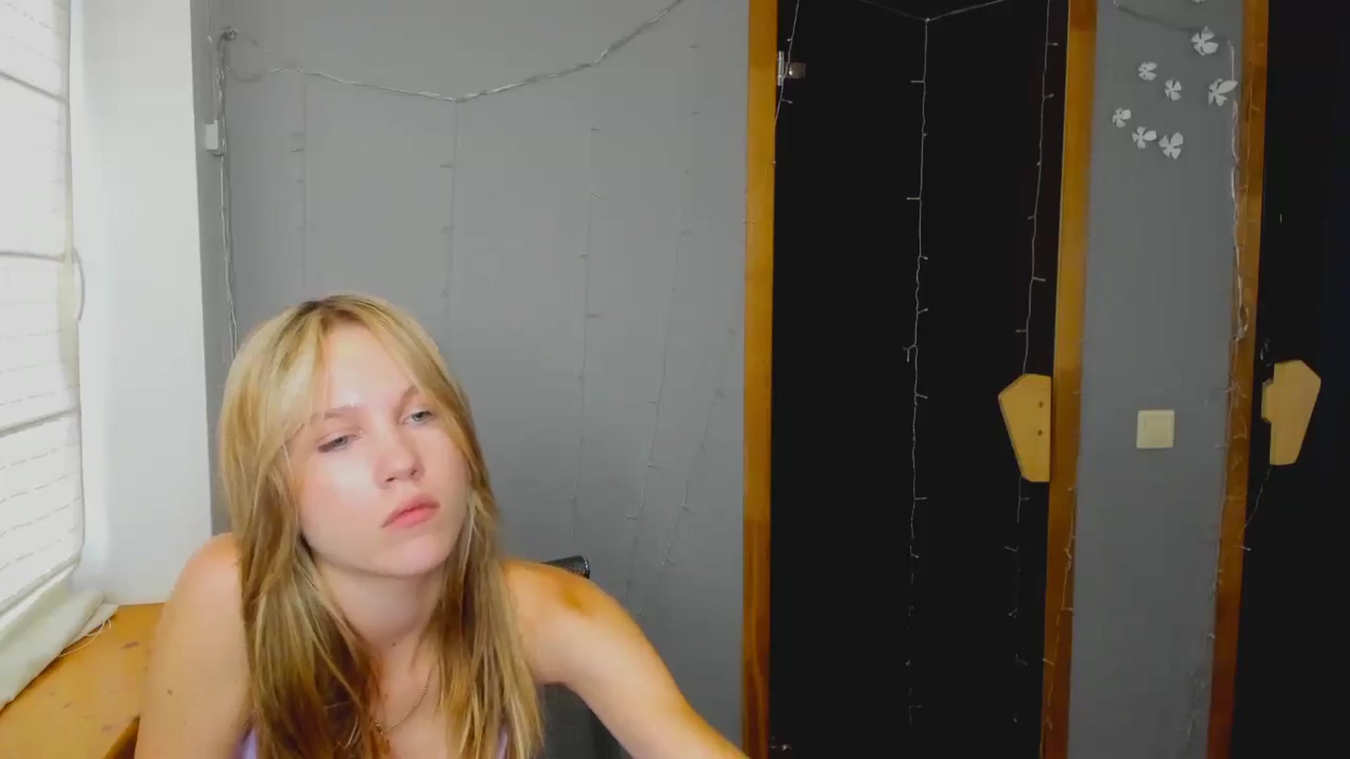 Gallery image thumbnail from Kate_Lewiss's myfreecams stream on, 08/08/2024, 11:02 image 17 of 20