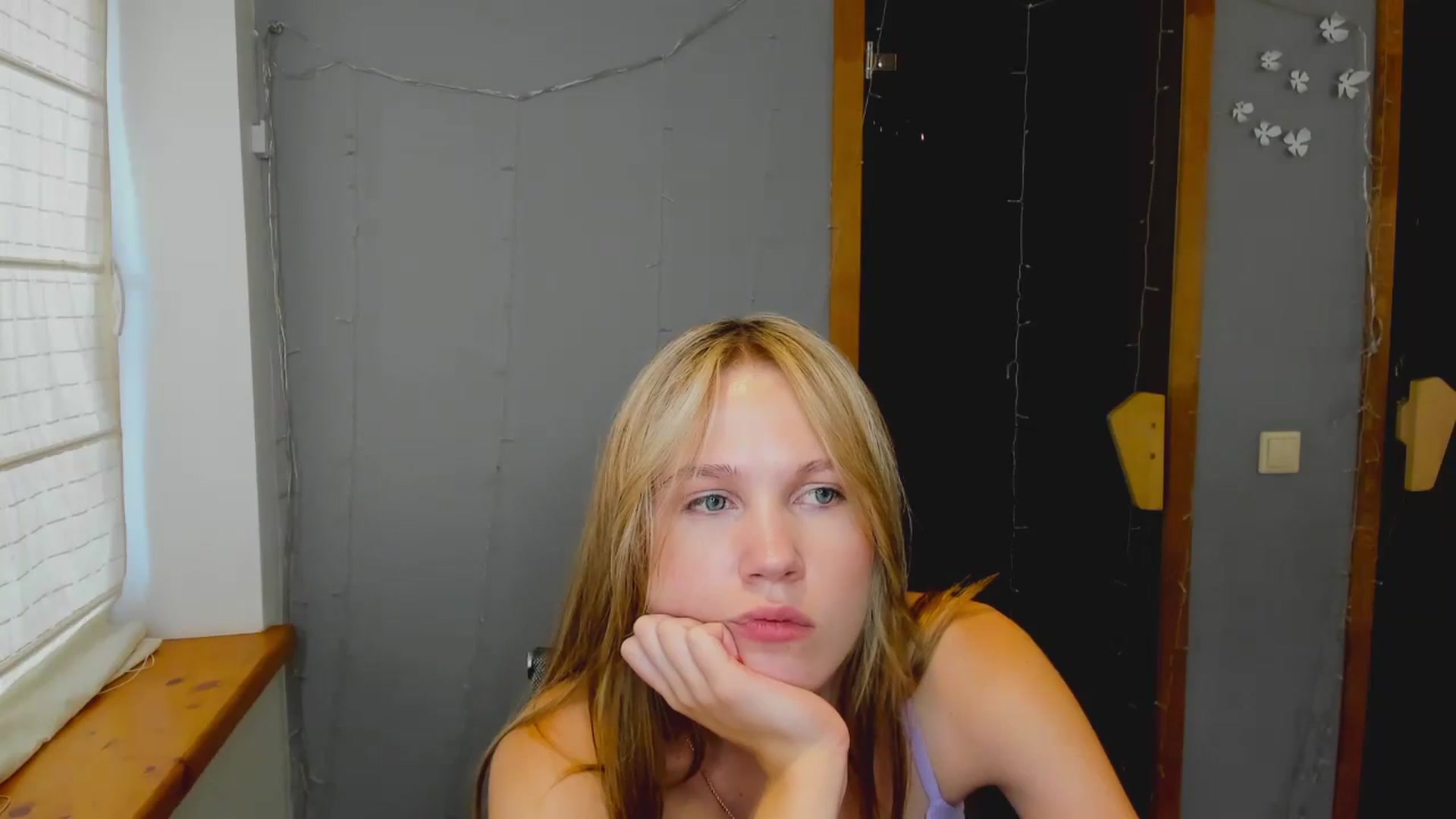 Gallery image thumbnail from Kate_Lewiss's myfreecams stream on, 08/08/2024, 11:02 image 8 of 20