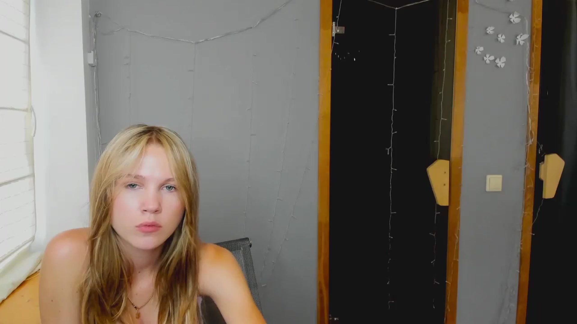 Gallery image thumbnail from Kate_Lewiss's myfreecams stream on, 08/08/2024, 11:02 image 16 of 20