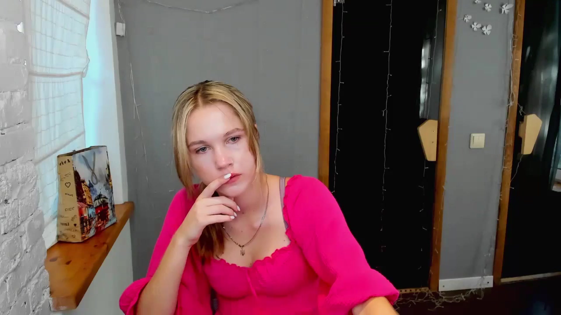 Gallery image thumbnail from Kate_Lewiss's myfreecams stream on, 08/11/2024, 06:29 image 10 of 20