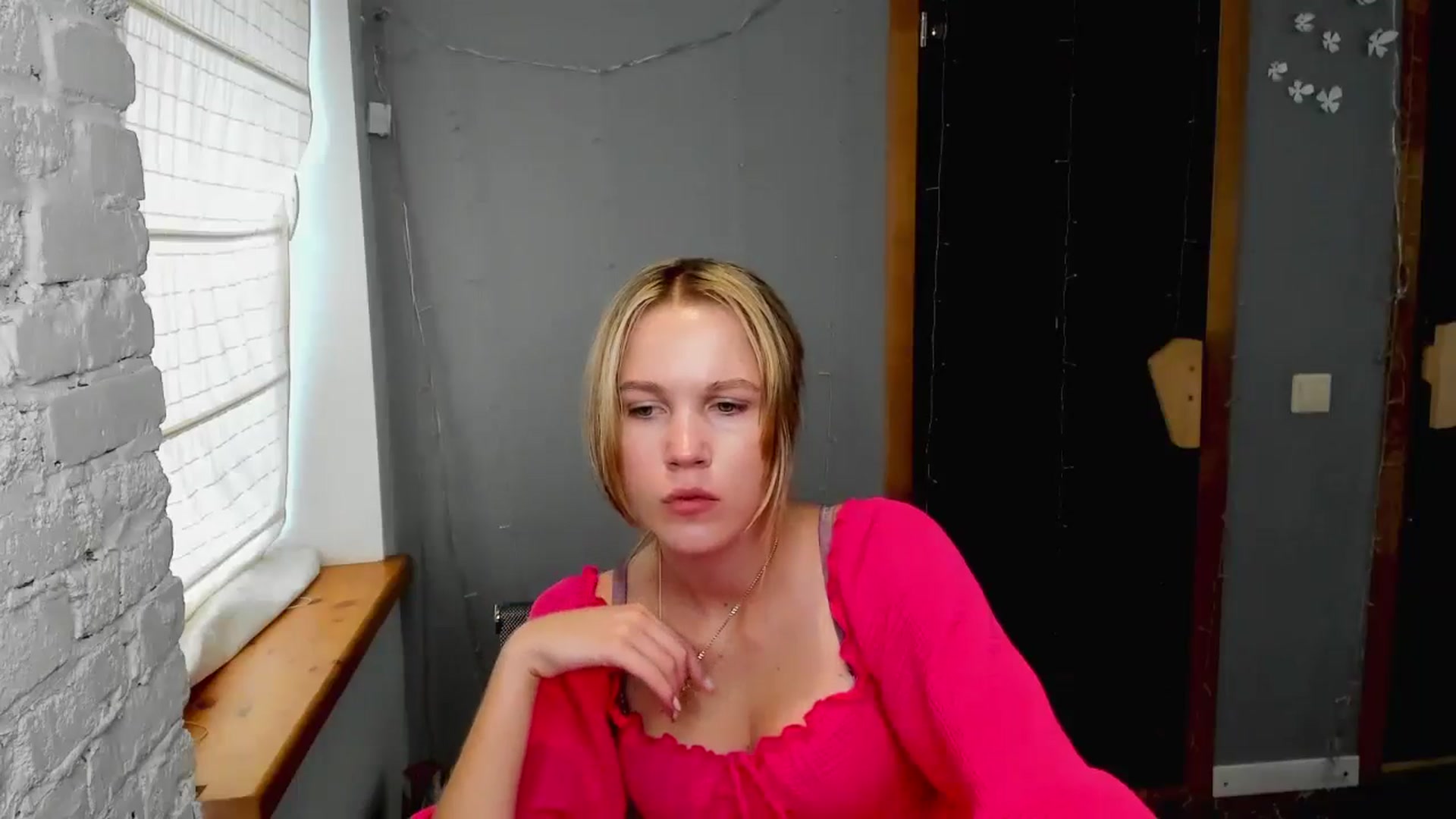 Gallery image thumbnail from Kate_Lewiss's myfreecams stream on, 08/11/2024, 09:25 image 18 of 20