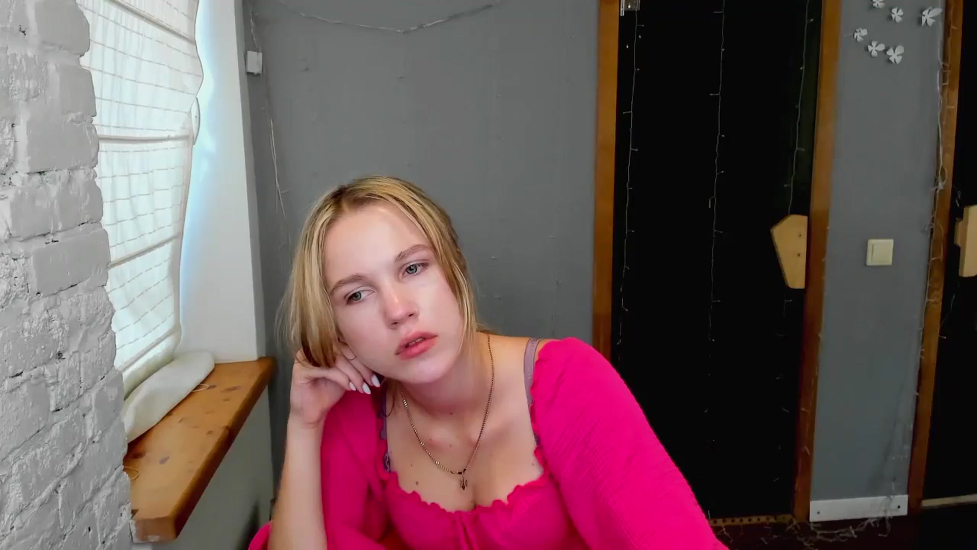Gallery image thumbnail from Kate_Lewiss's myfreecams stream on, 08/11/2024, 09:25 image 4 of 20