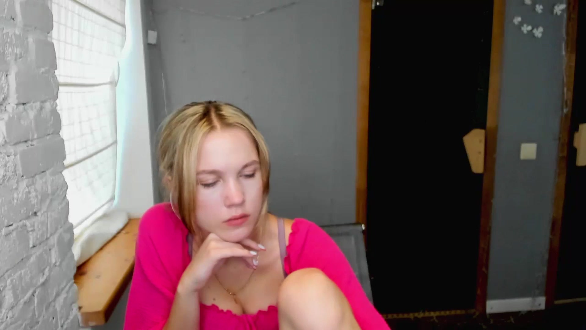 Gallery image thumbnail from Kate_Lewiss's myfreecams stream on, 08/11/2024, 09:25 image 8 of 20