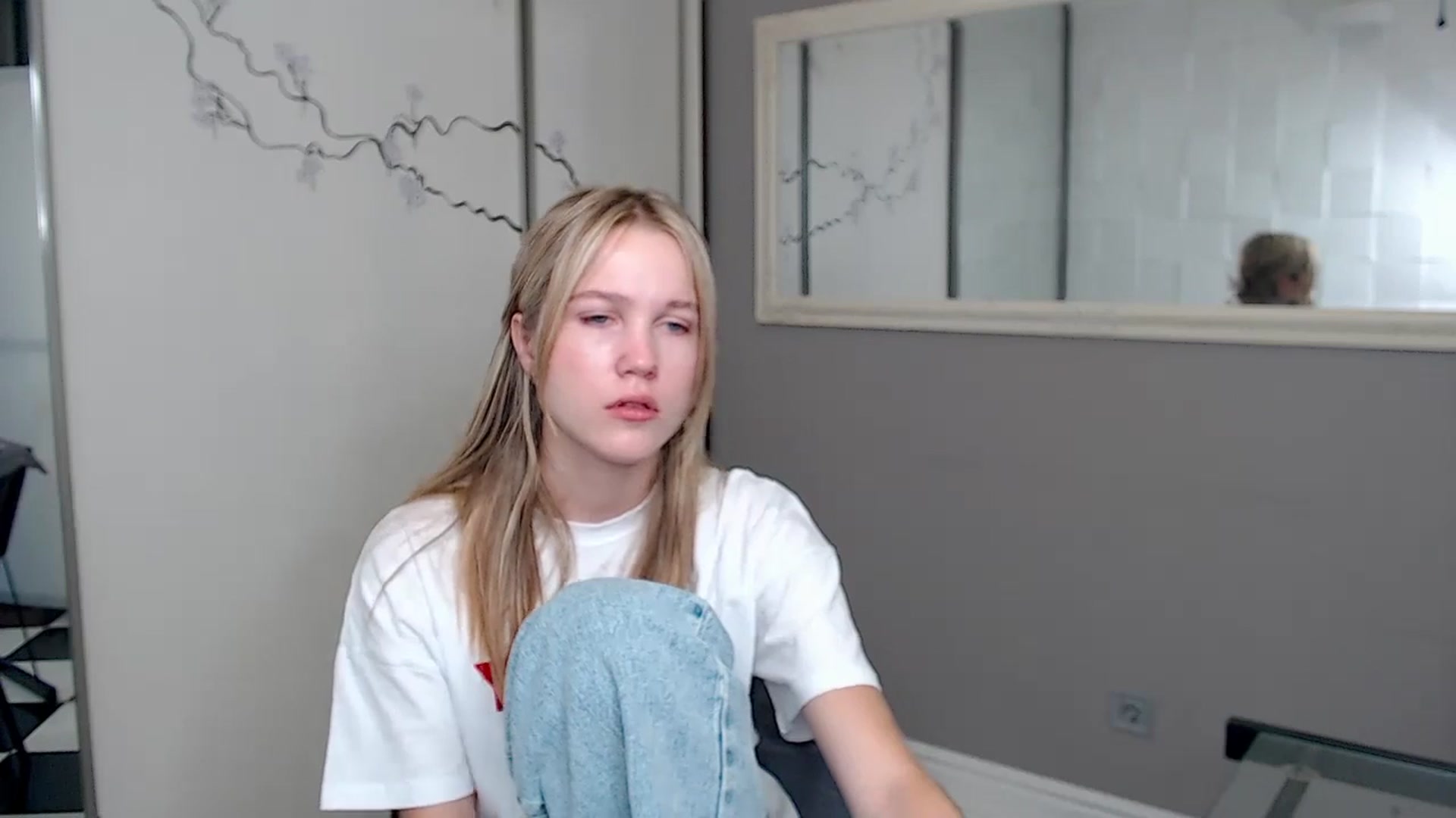 Gallery image thumbnail from Kate_Lewiss's myfreecams stream on, 08/13/2024, 06:04 image 16 of 20