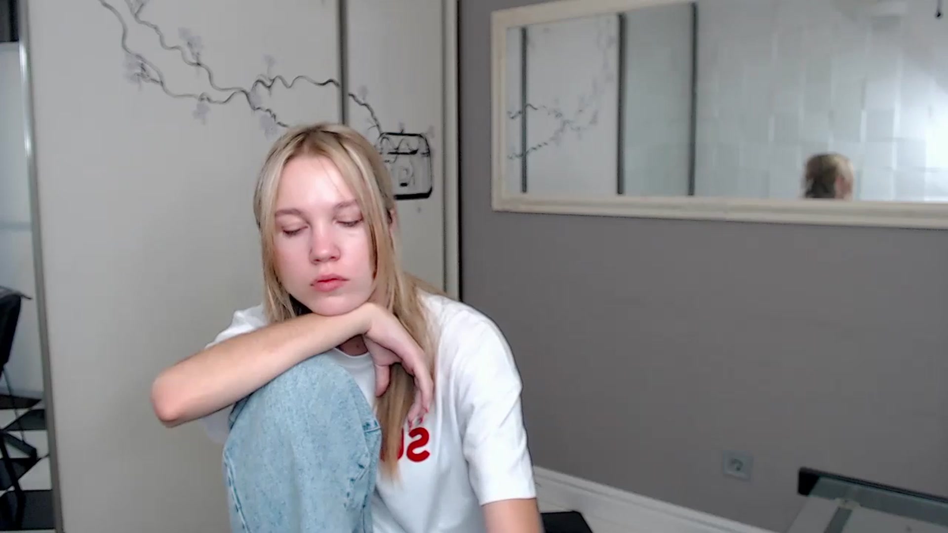 Gallery image thumbnail from Kate_Lewiss's myfreecams stream on, 08/13/2024, 06:58 image 10 of 20
