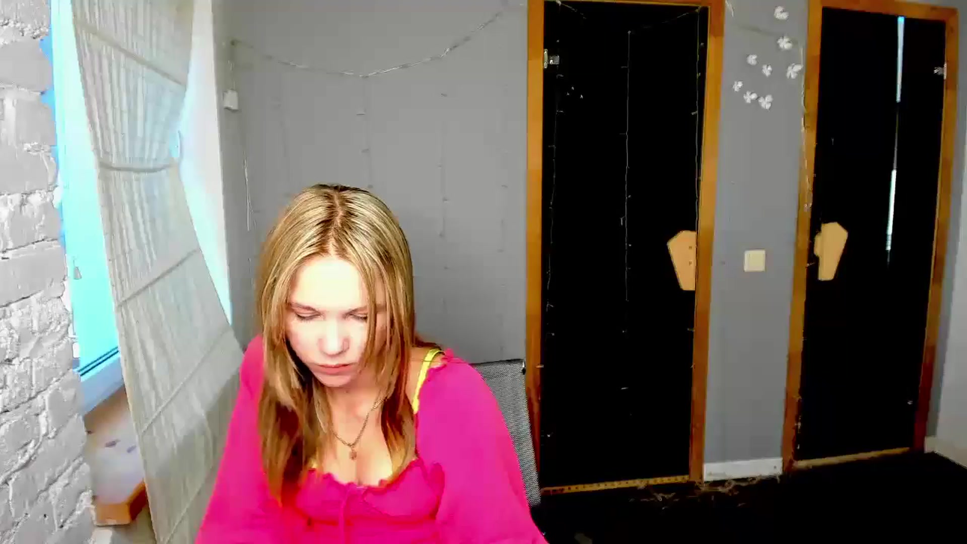 Gallery image thumbnail from Kate_Lewiss's myfreecams stream on, 08/14/2024, 11:06 image 2 of 20