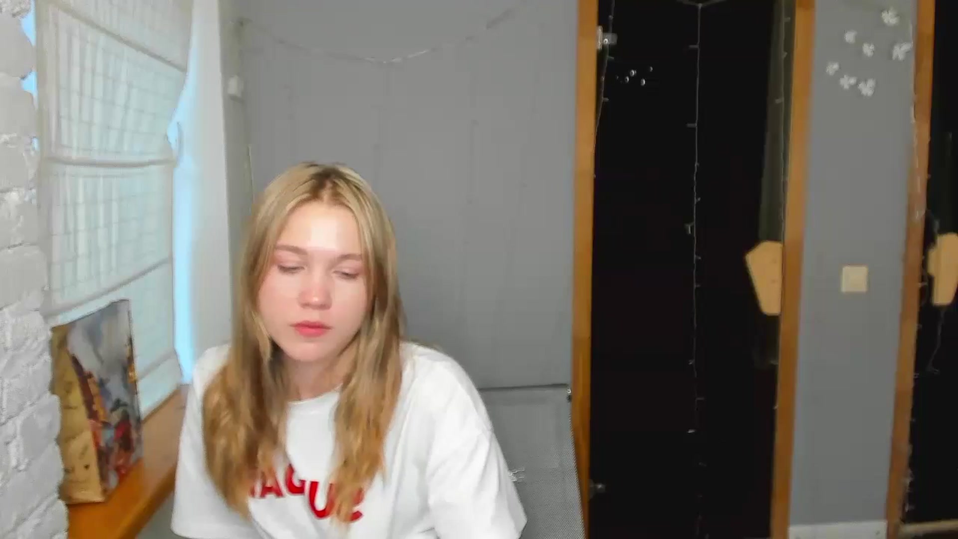 Gallery image thumbnail from Kate_Lewiss's myfreecams stream on, 08/18/2024, 10:18 image 17 of 20