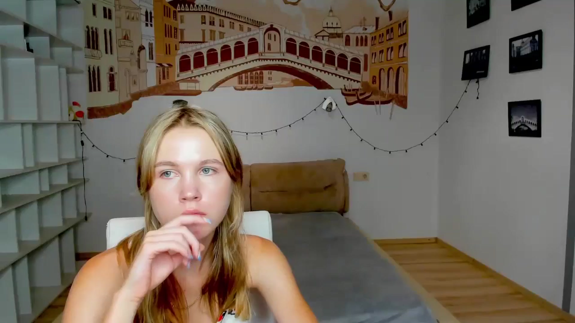Gallery image thumbnail from Kate_Lewiss's myfreecams stream on, 08/28/2024, 08:37 image 2 of 20