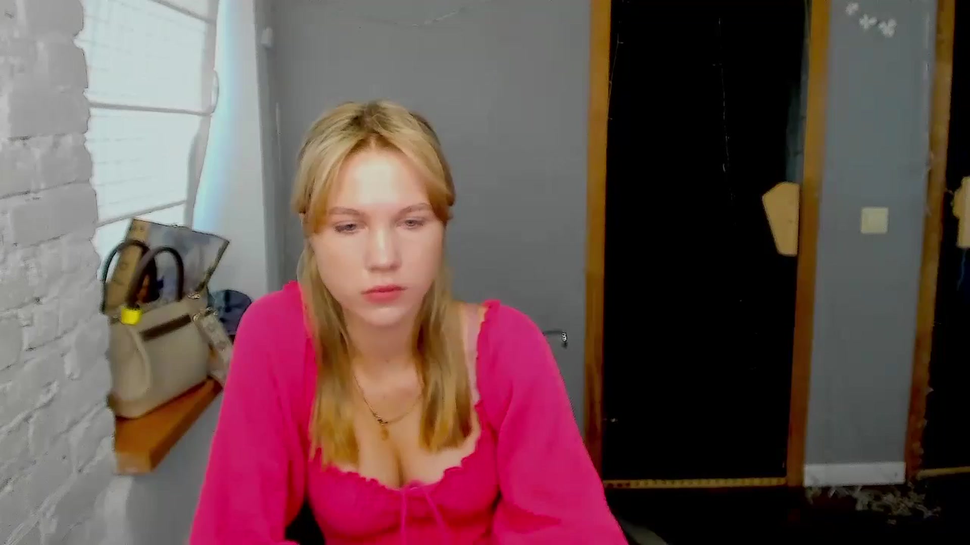 Gallery image thumbnail from Kate_Lewiss's myfreecams stream on, 09/03/2024, 07:22 image 2 of 20