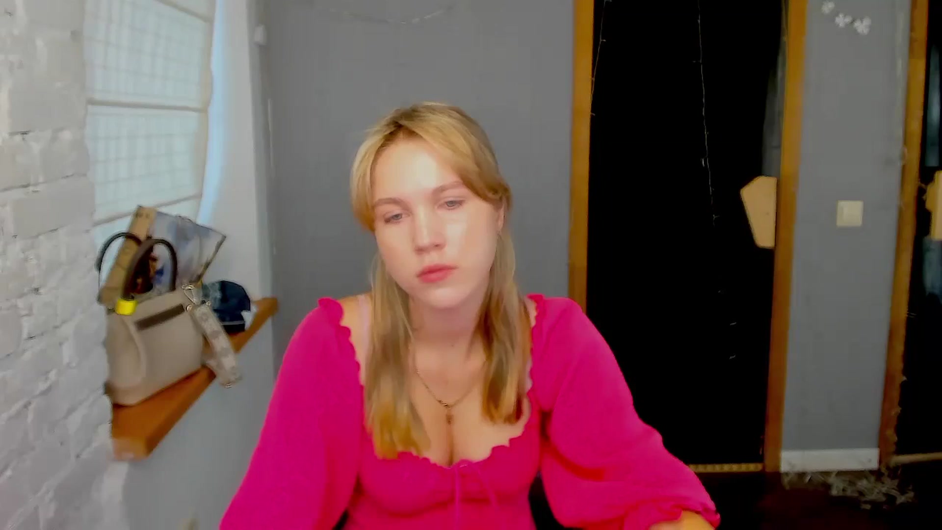 Gallery image thumbnail from Kate_Lewiss's myfreecams stream on, 09/03/2024, 07:22 image 7 of 20