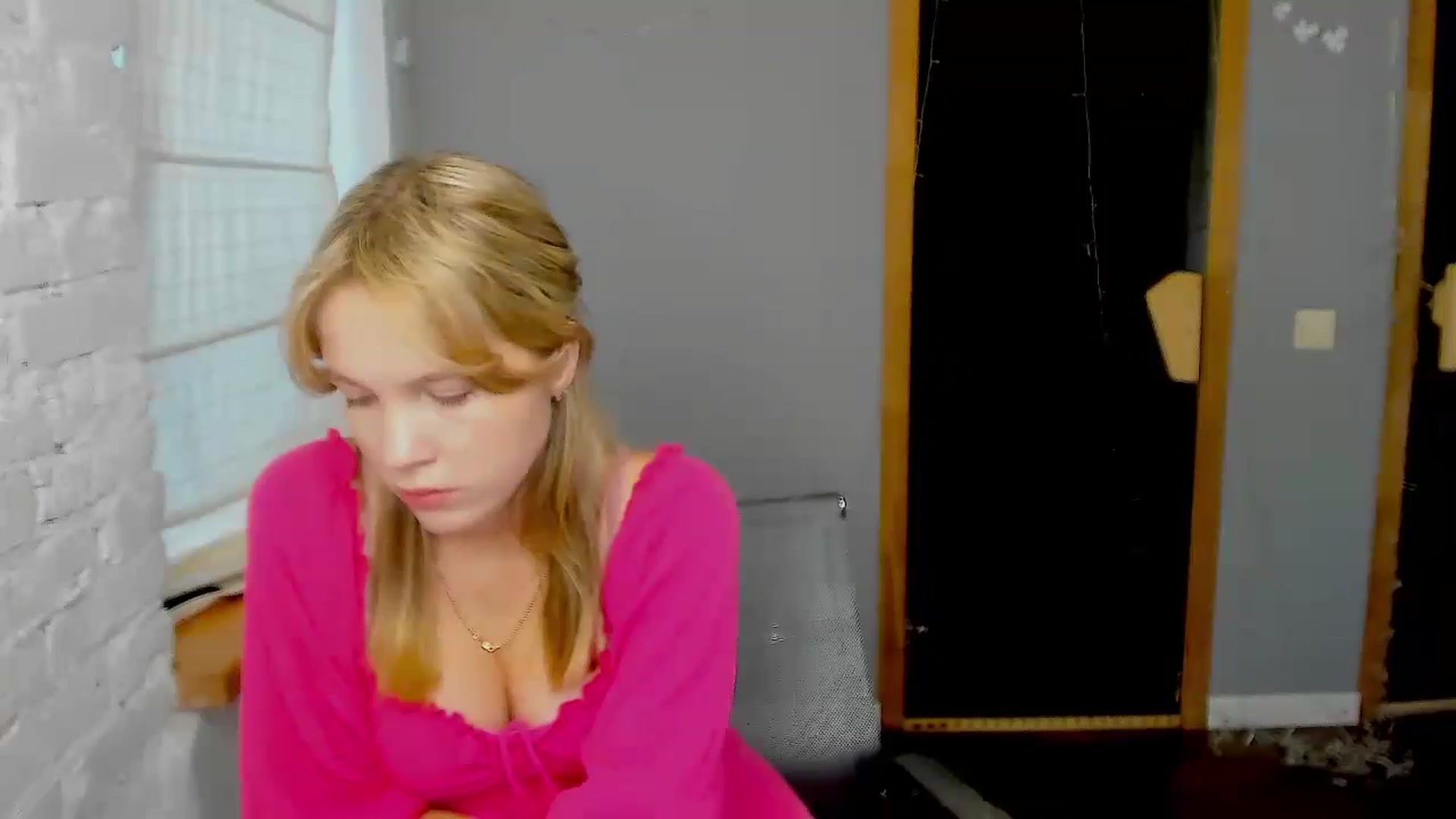 Gallery image thumbnail from Kate_Lewiss's myfreecams stream on, 09/03/2024, 08:13 image 7 of 20
