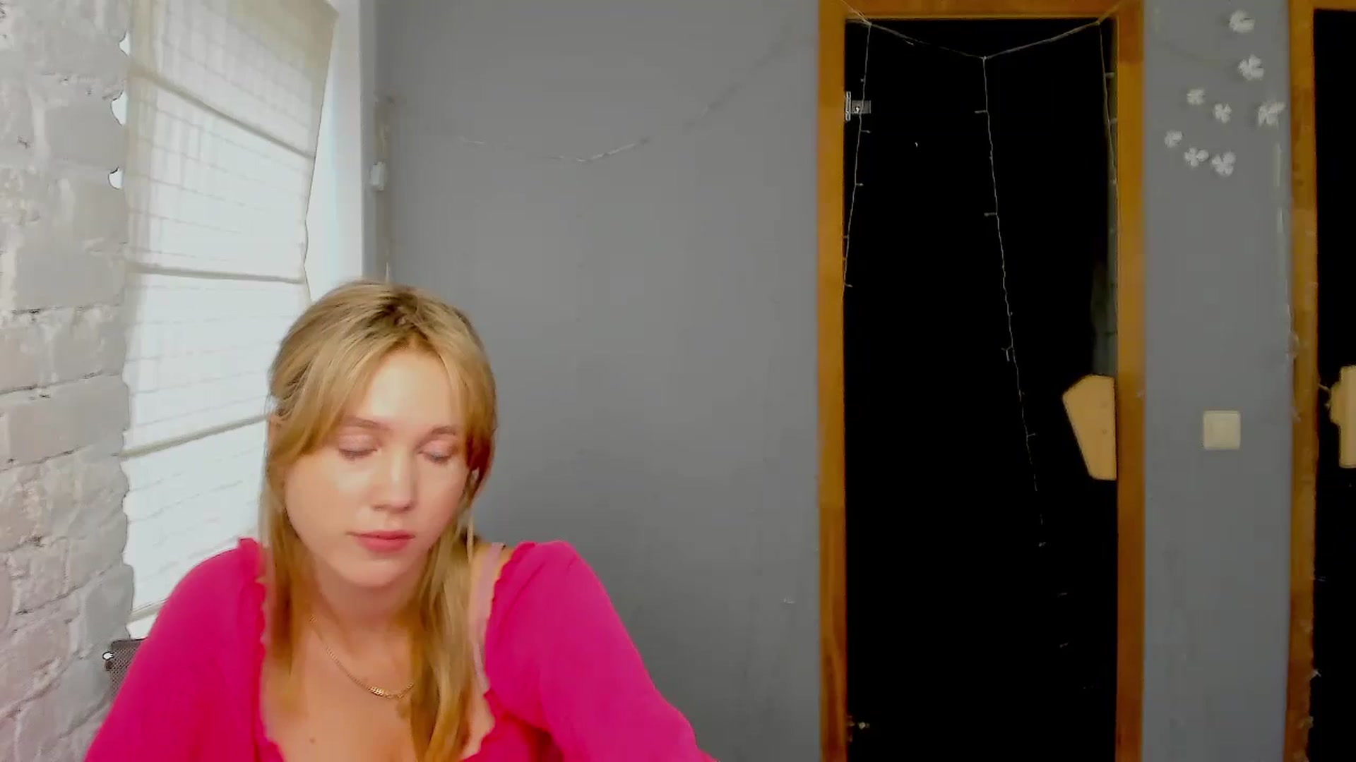Gallery image thumbnail from Kate_Lewiss's myfreecams stream on, 09/03/2024, 08:45 image 20 of 20