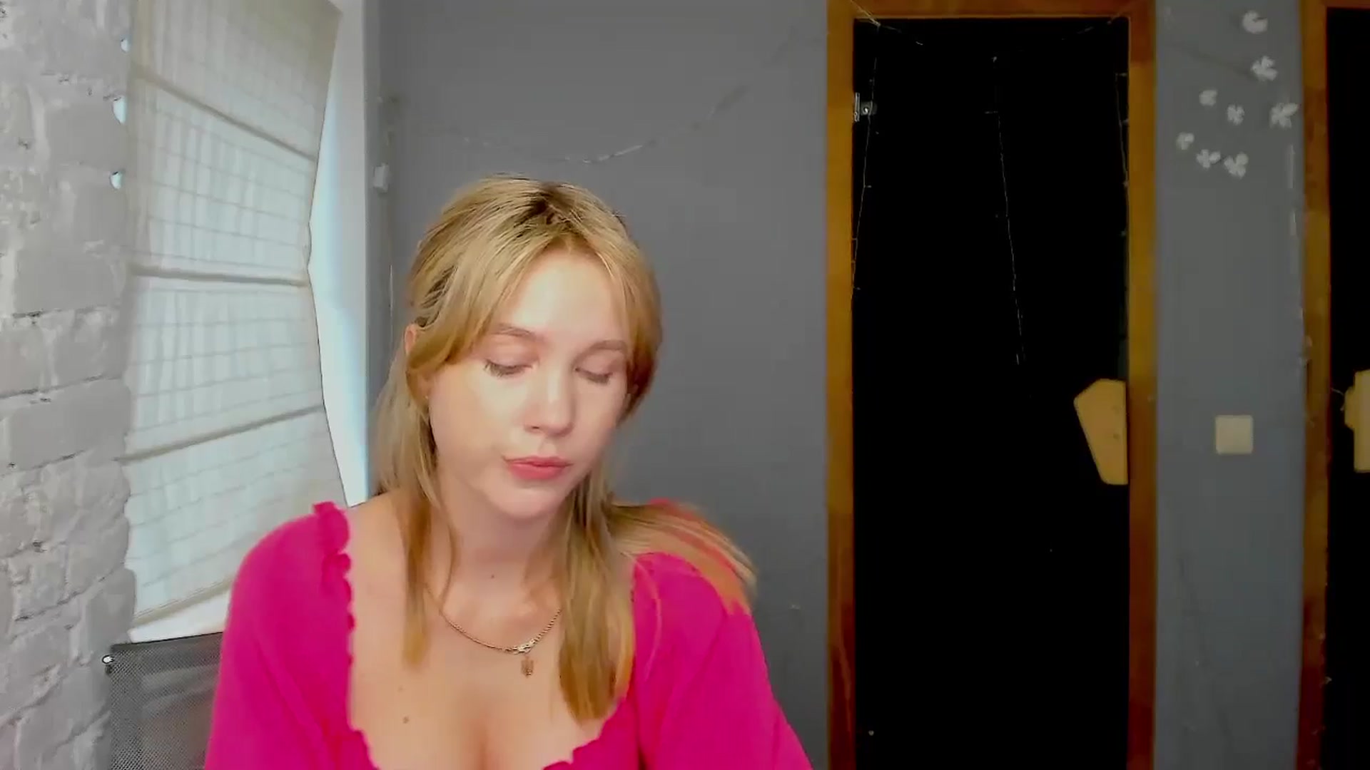 Gallery image thumbnail from Kate_Lewiss's myfreecams stream on, 09/03/2024, 08:45 image 5 of 20