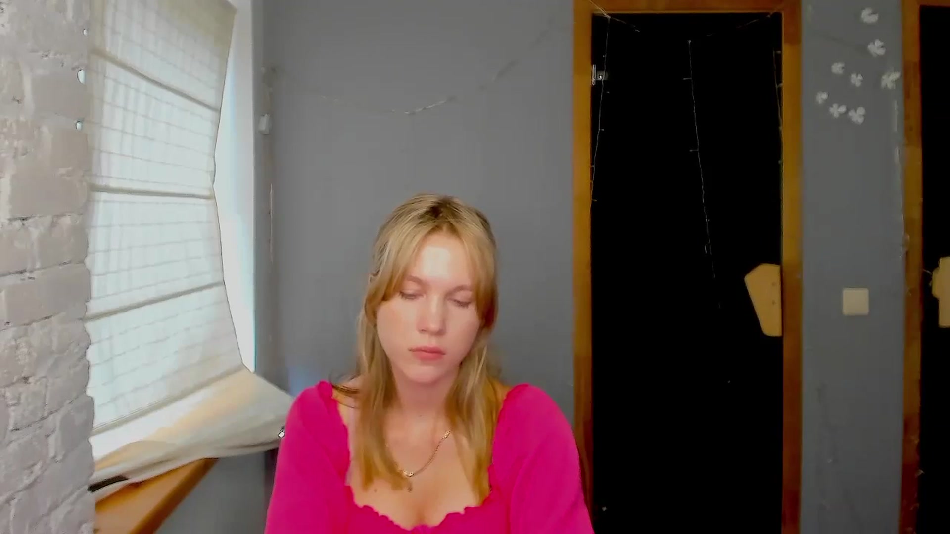 Gallery image thumbnail from Kate_Lewiss's myfreecams stream on, 09/03/2024, 11:06 image 17 of 20