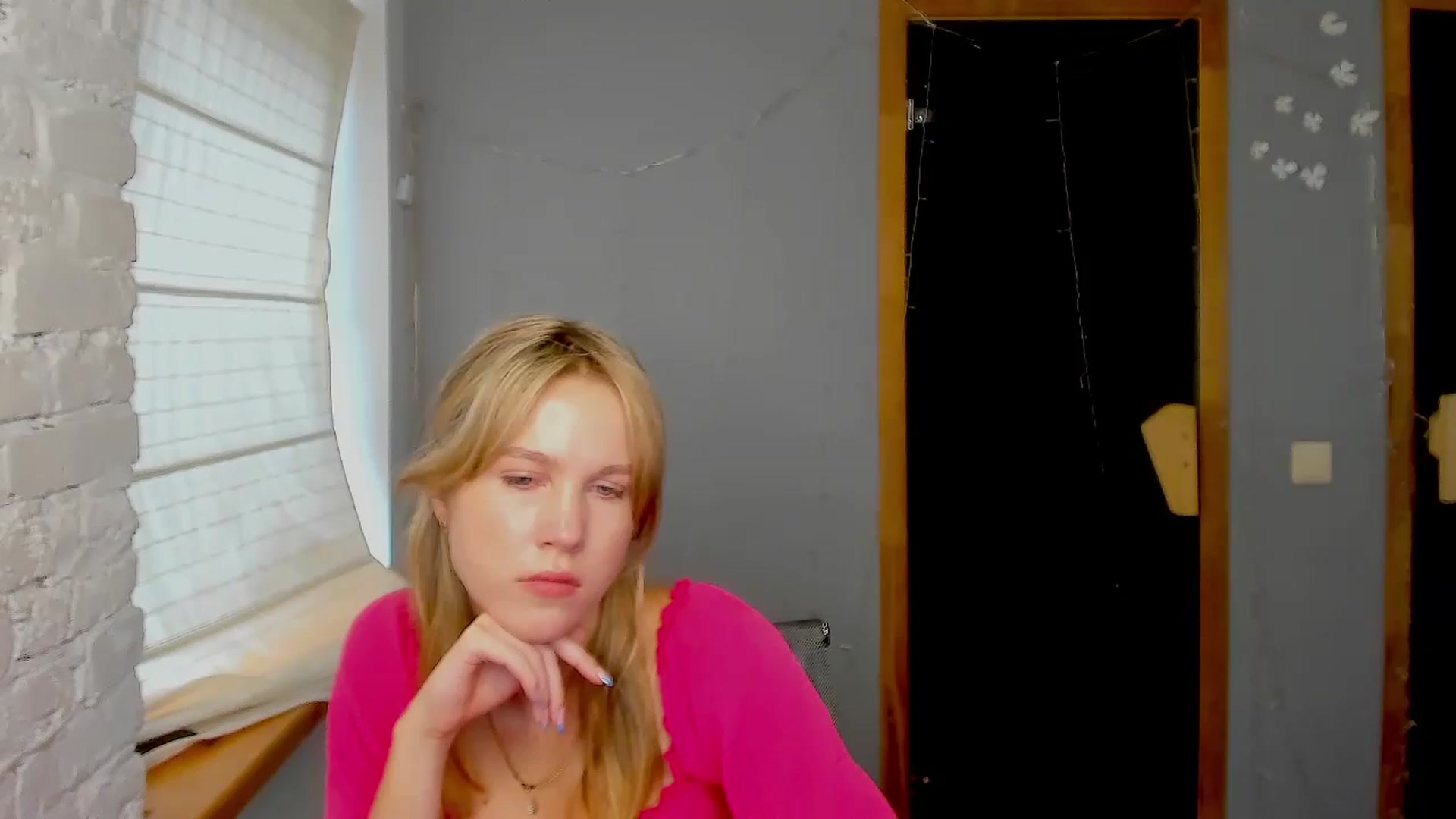 Gallery image thumbnail from Kate_Lewiss's myfreecams stream on, 09/03/2024, 11:06 image 10 of 20