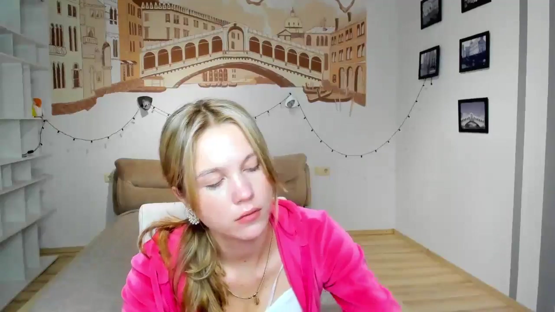 Gallery image thumbnail from Kate_Lewiss's myfreecams stream on, 09/18/2024, 07:40 image 10 of 20
