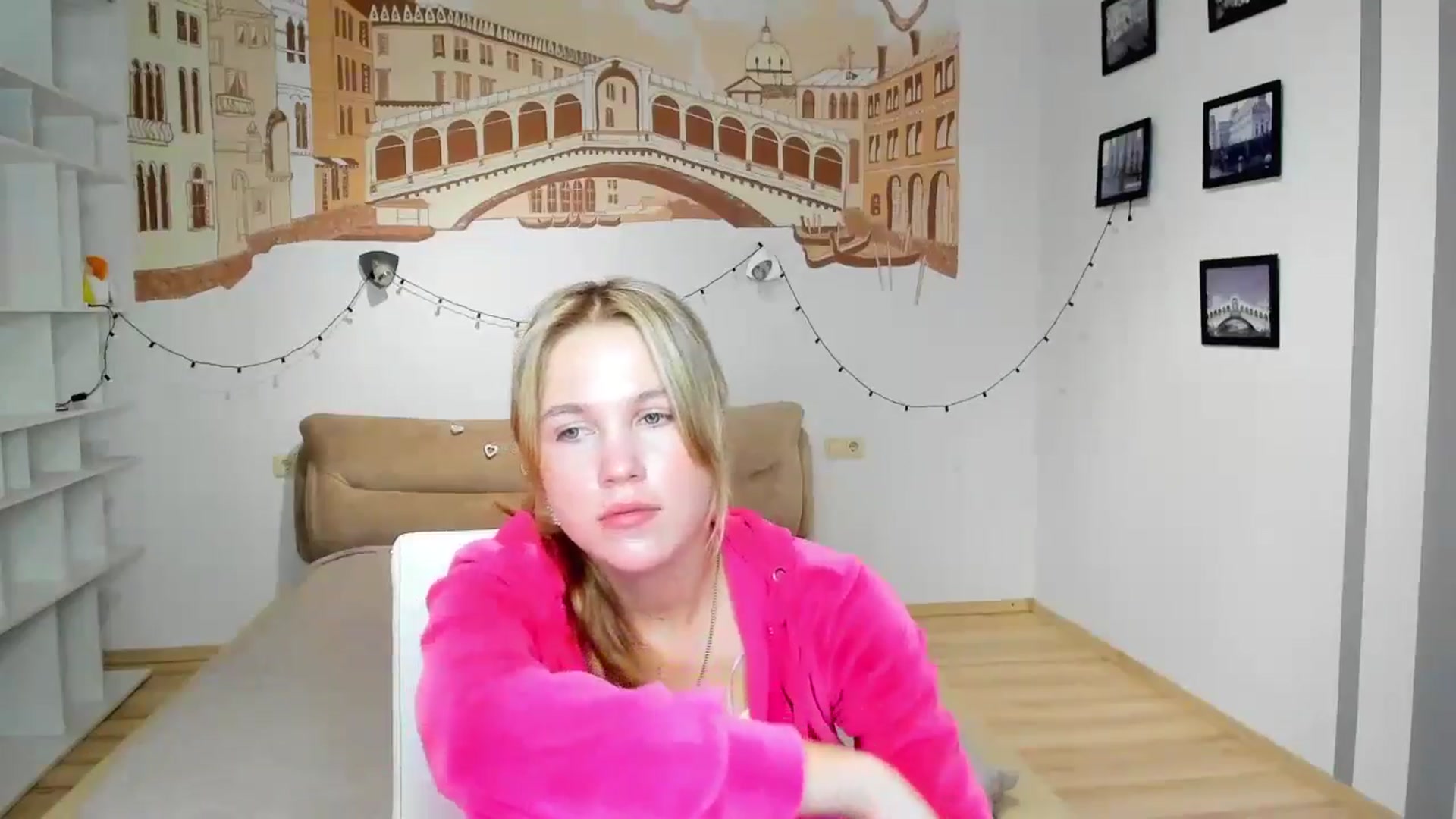 Gallery image thumbnail from Kate_Lewiss's myfreecams stream on, 09/18/2024, 08:26 image 6 of 20
