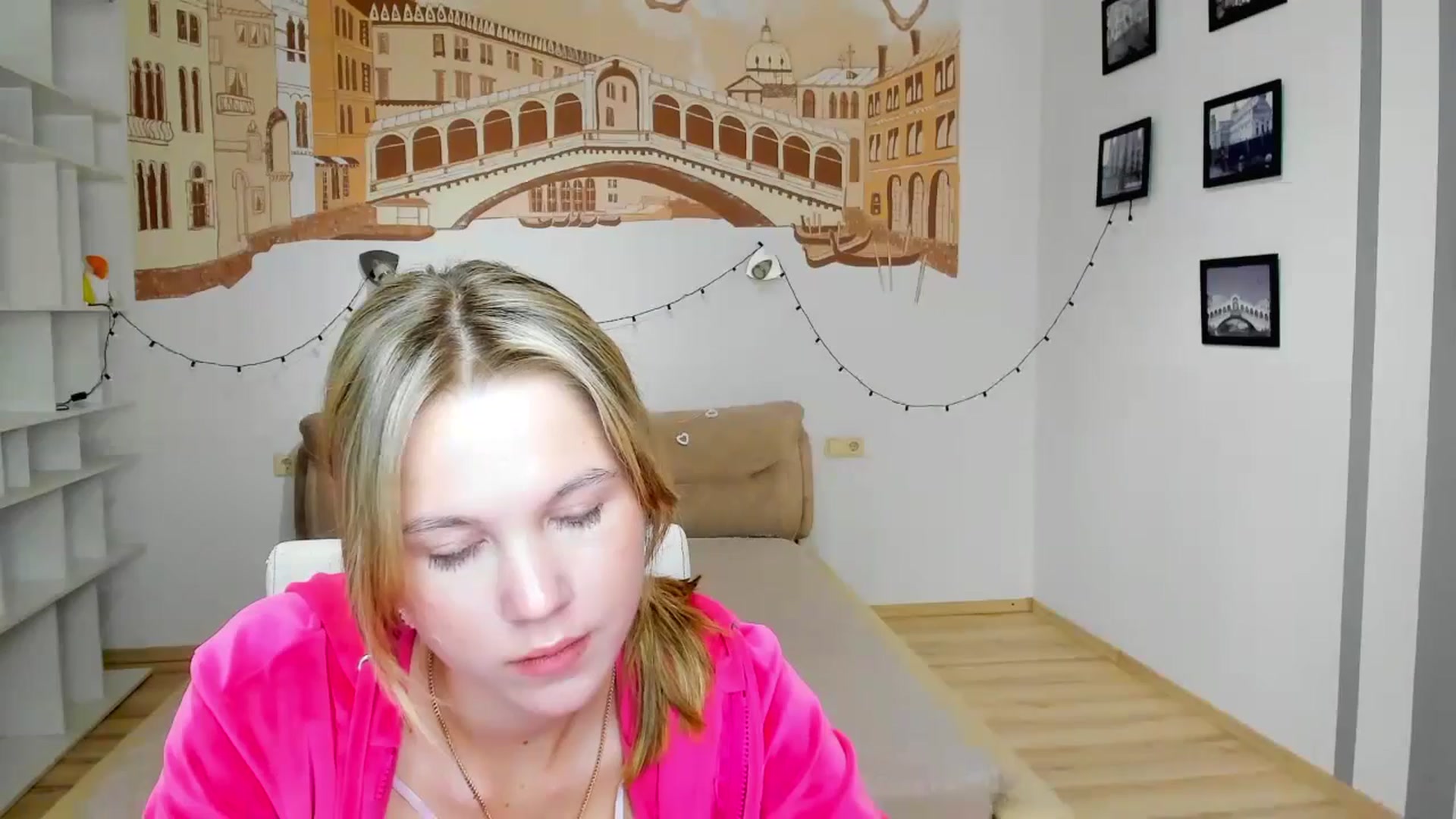 Gallery image thumbnail from Kate_Lewiss's myfreecams stream on, 09/18/2024, 11:03 image 10 of 20